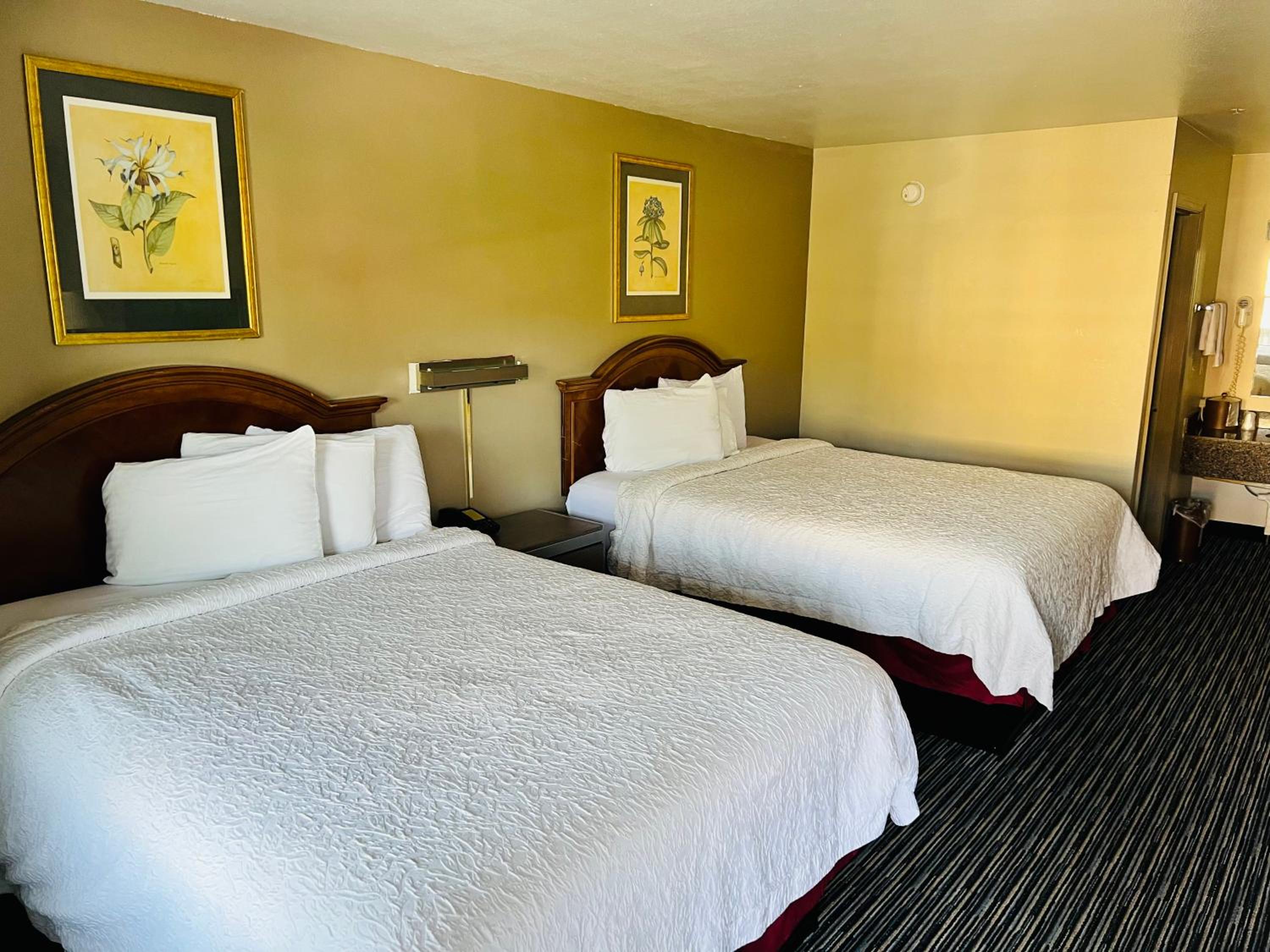 Double Room with Two Double Beds - Non Smoking - Photo 3