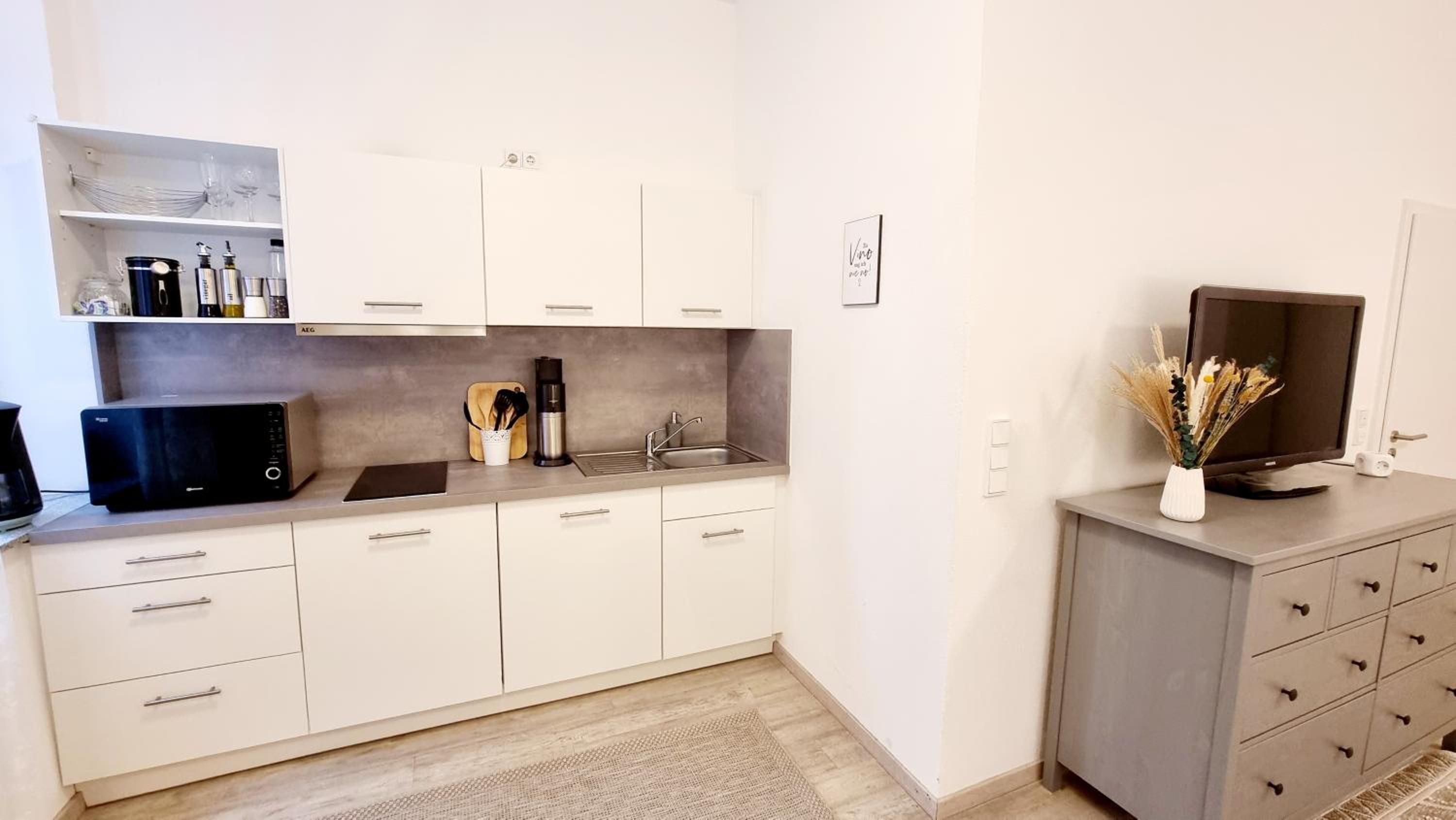 One-Bedroom Apartment photo 3
