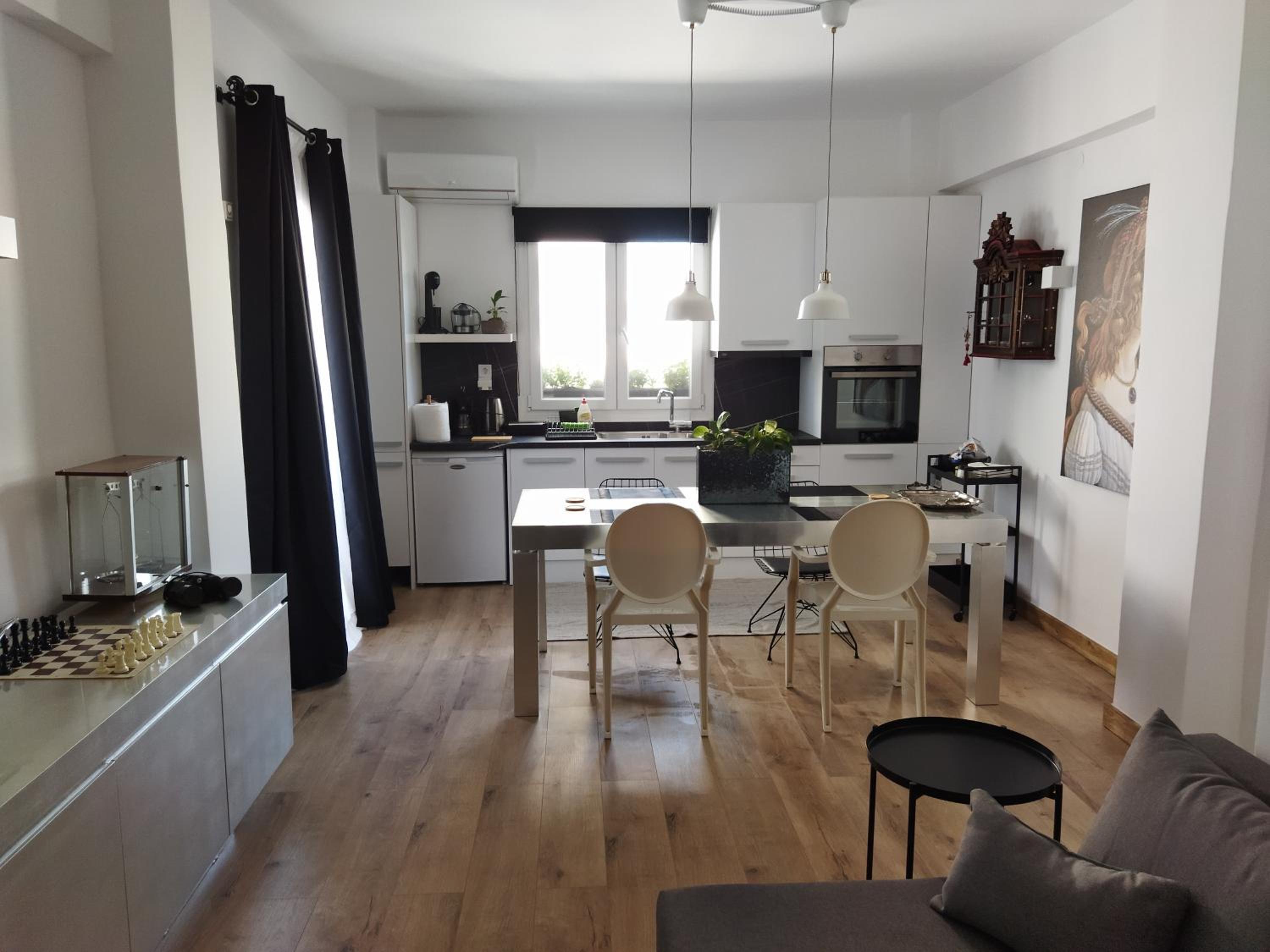 One-Bedroom Apartment - Photo 3