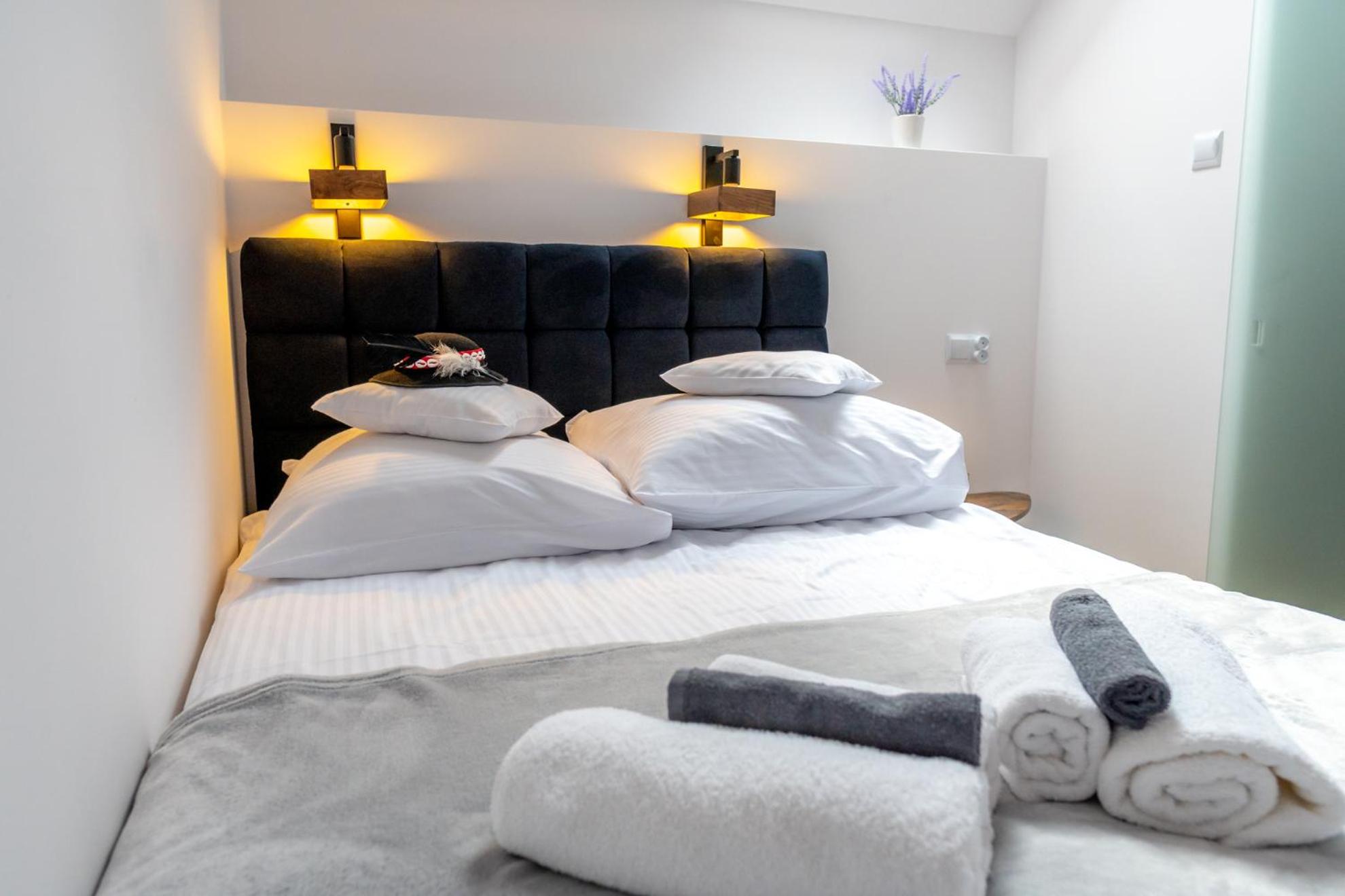 Deluxe Double Room with Balcony - Photo 2
