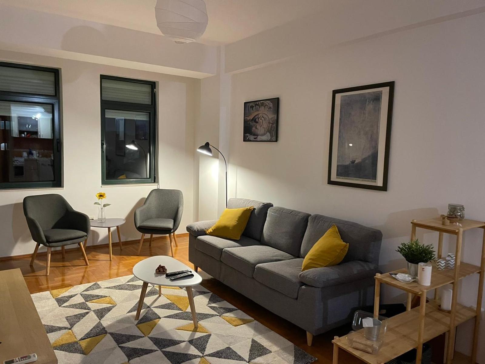 One-Bedroom Apartment photo 1