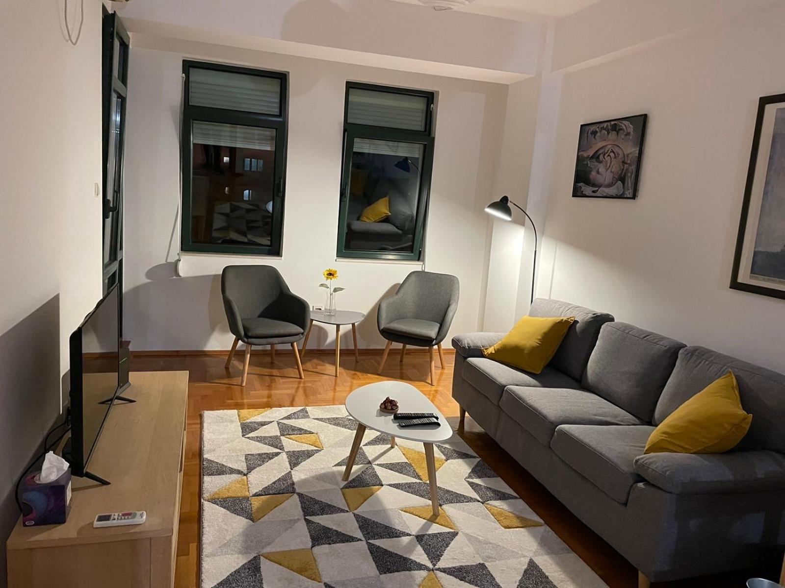 One-Bedroom Apartment photo 2