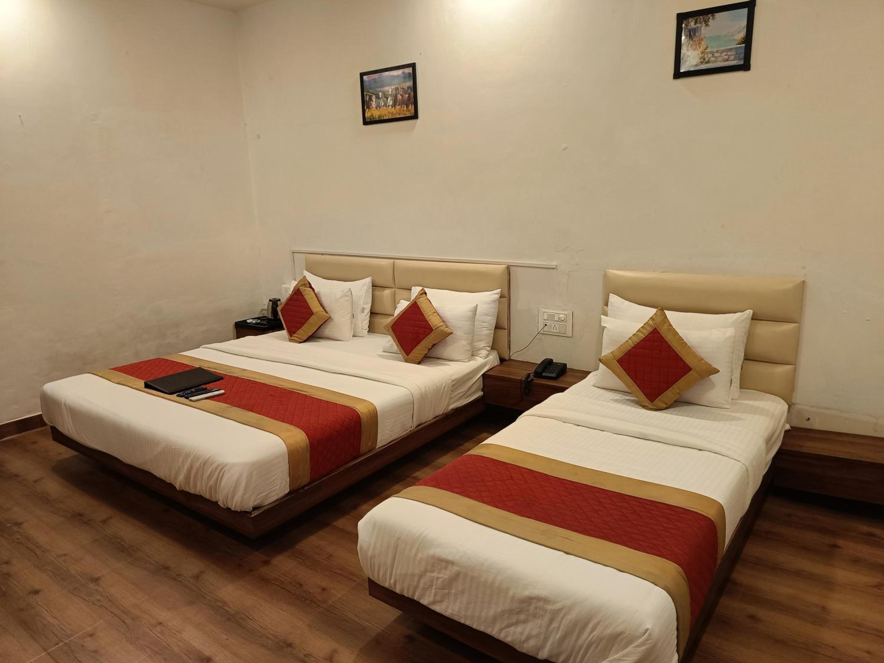 Deluxe Triple Room - Photo 12