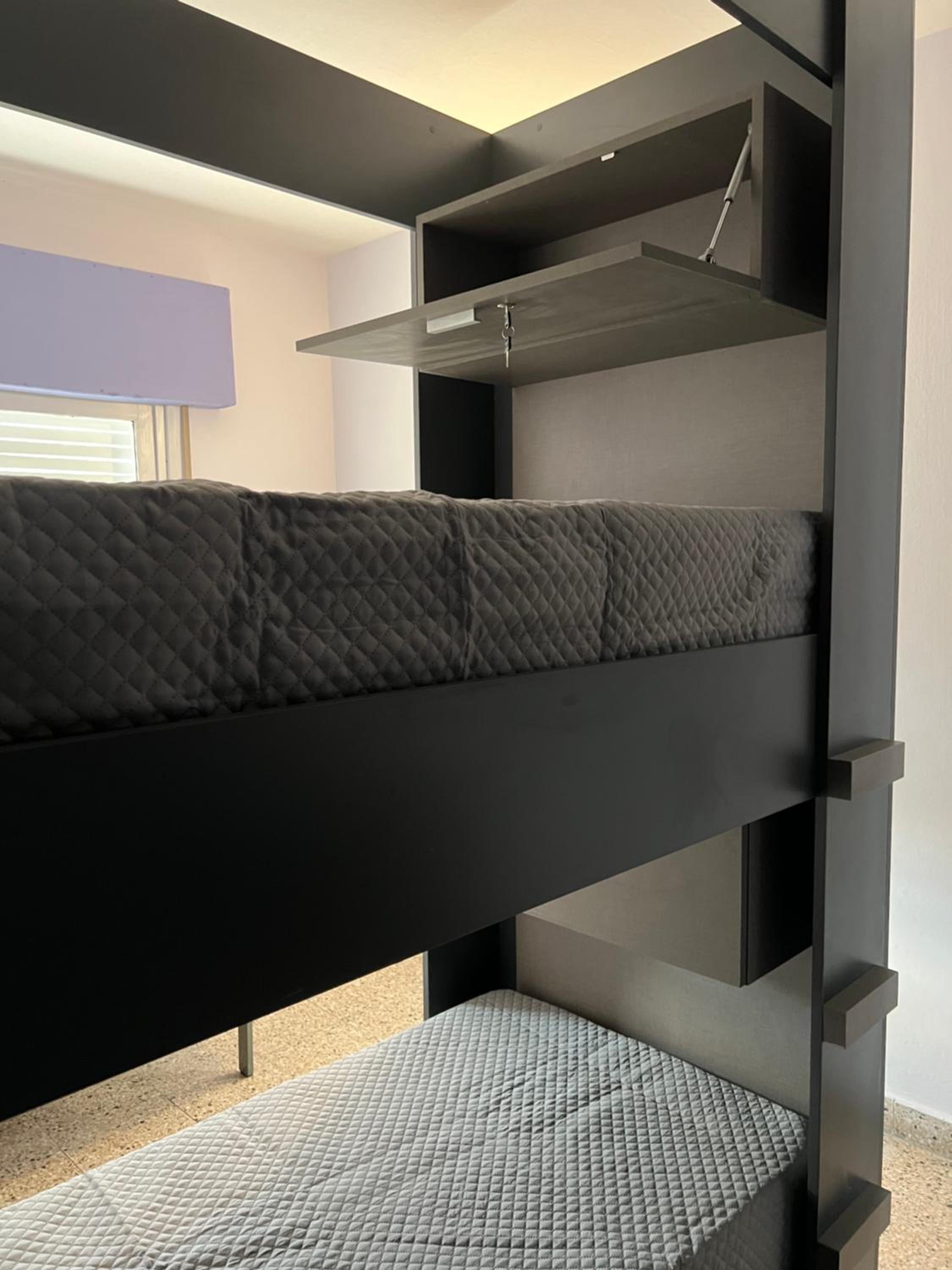 Single Bed in Male Dormitory Room with Shared Bathroom photo 3