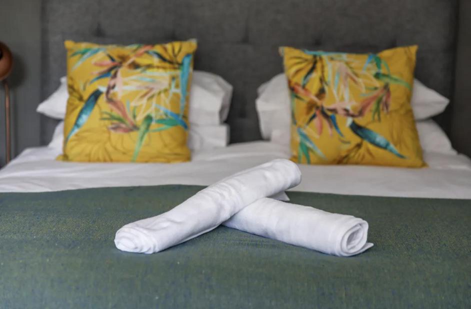 Deluxe Double Room with Balcony - Photo 11