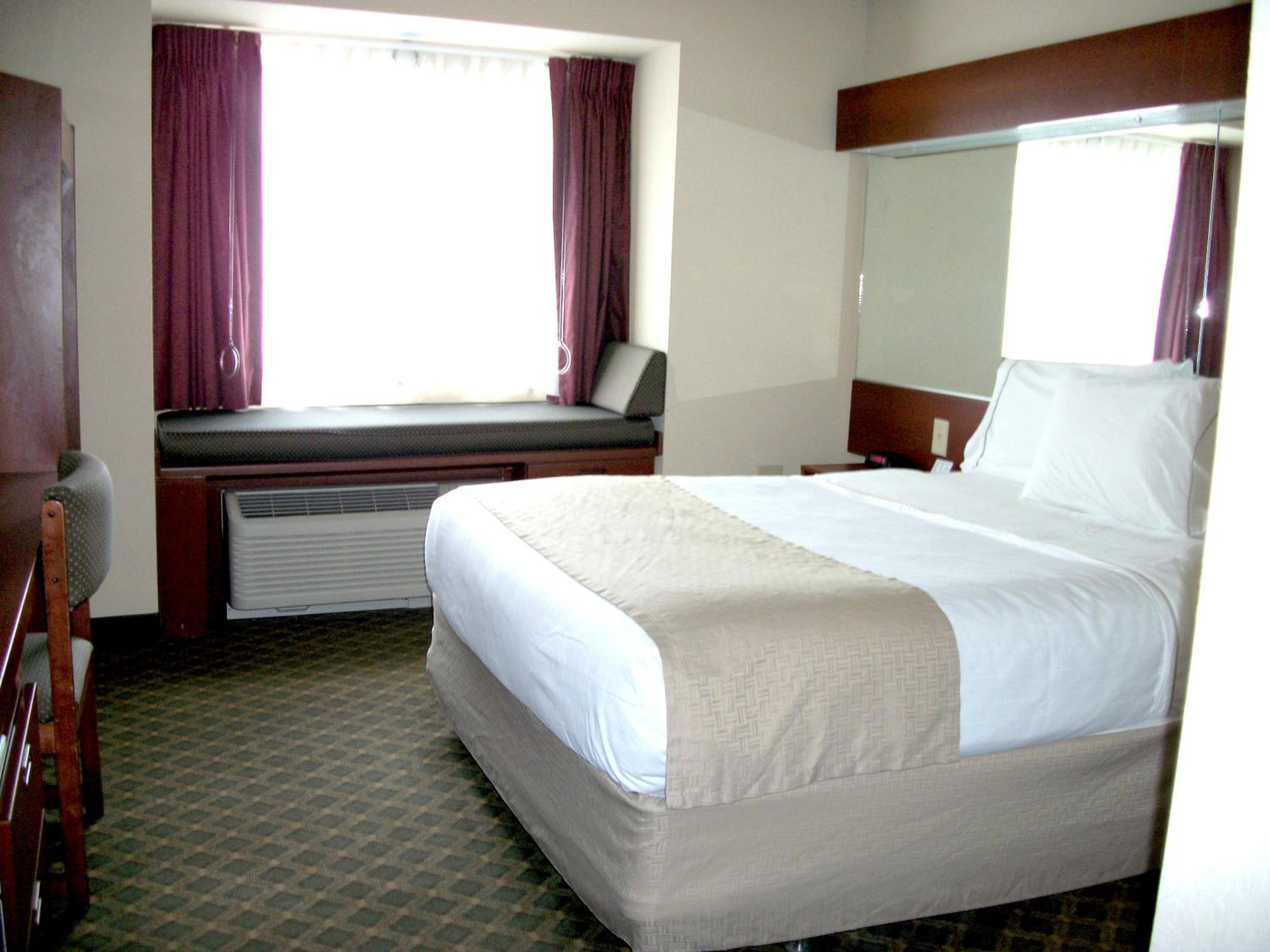Queen Room - Disability Access - Non-Smoking - Photo 5