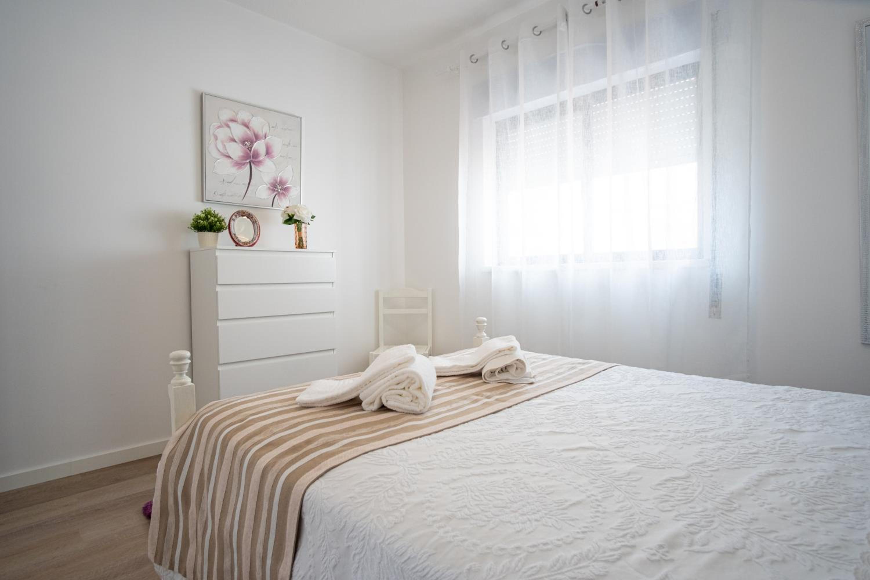 Three-Bedroom Apartment - Photo 31