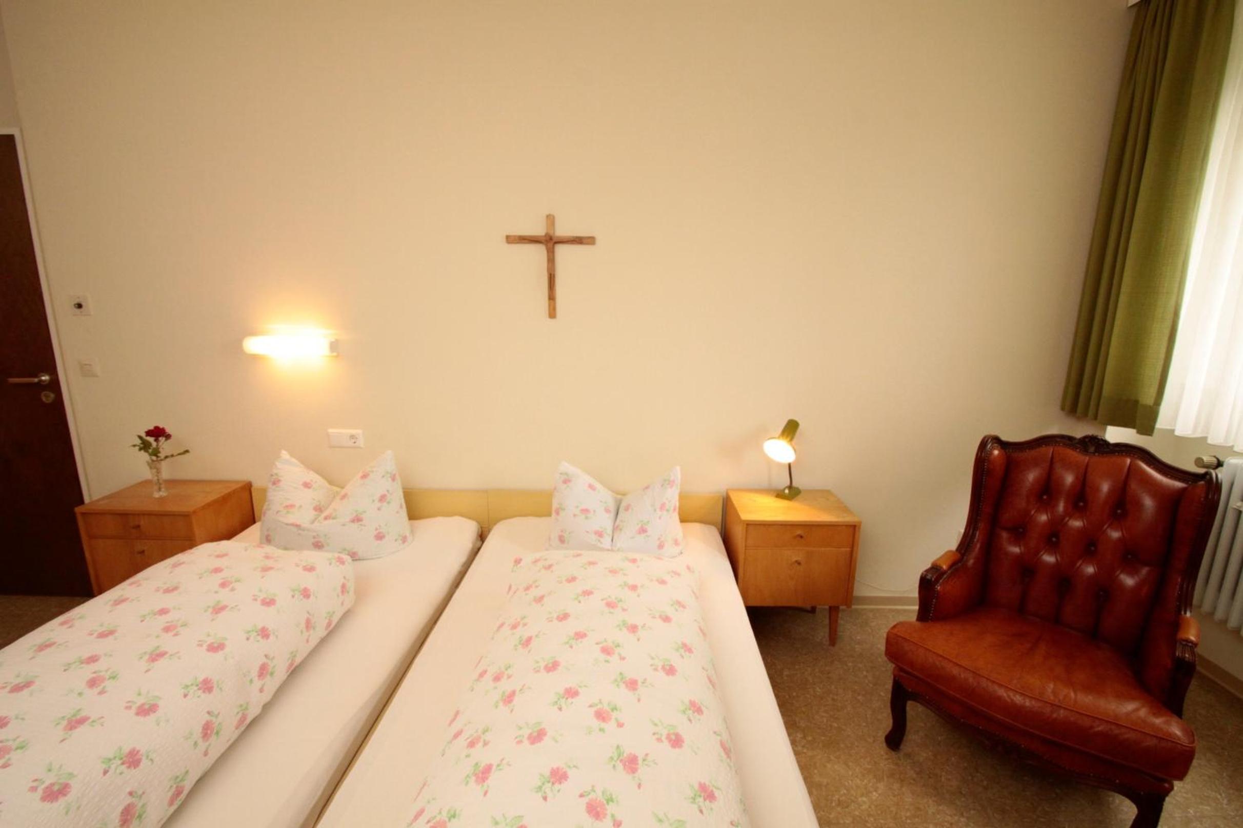 Double or Twin Room with Shared Bathroom photo 3