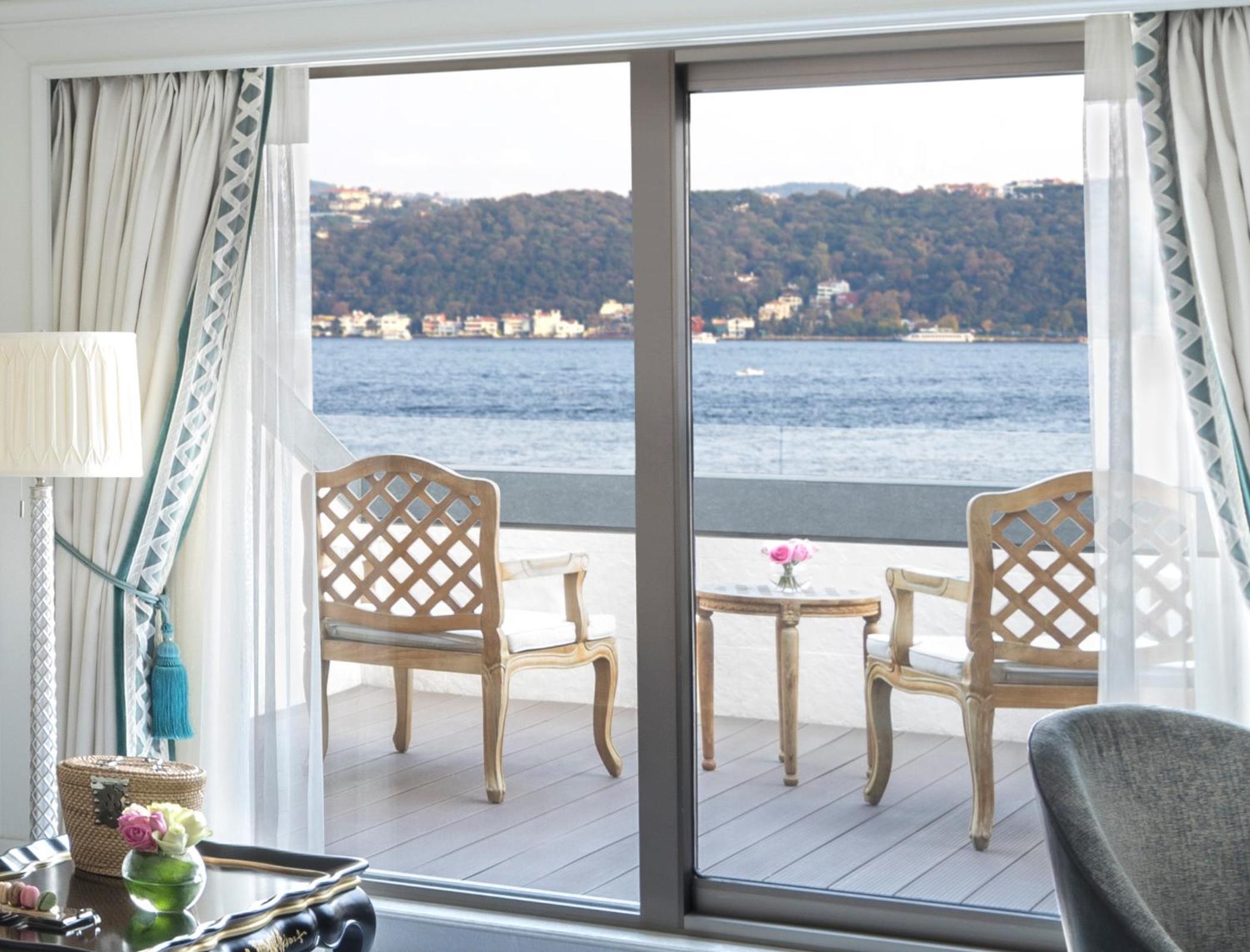 Horizon Terrace Jr. Suite with Bosphorus Room with exclusive Horizon privileges