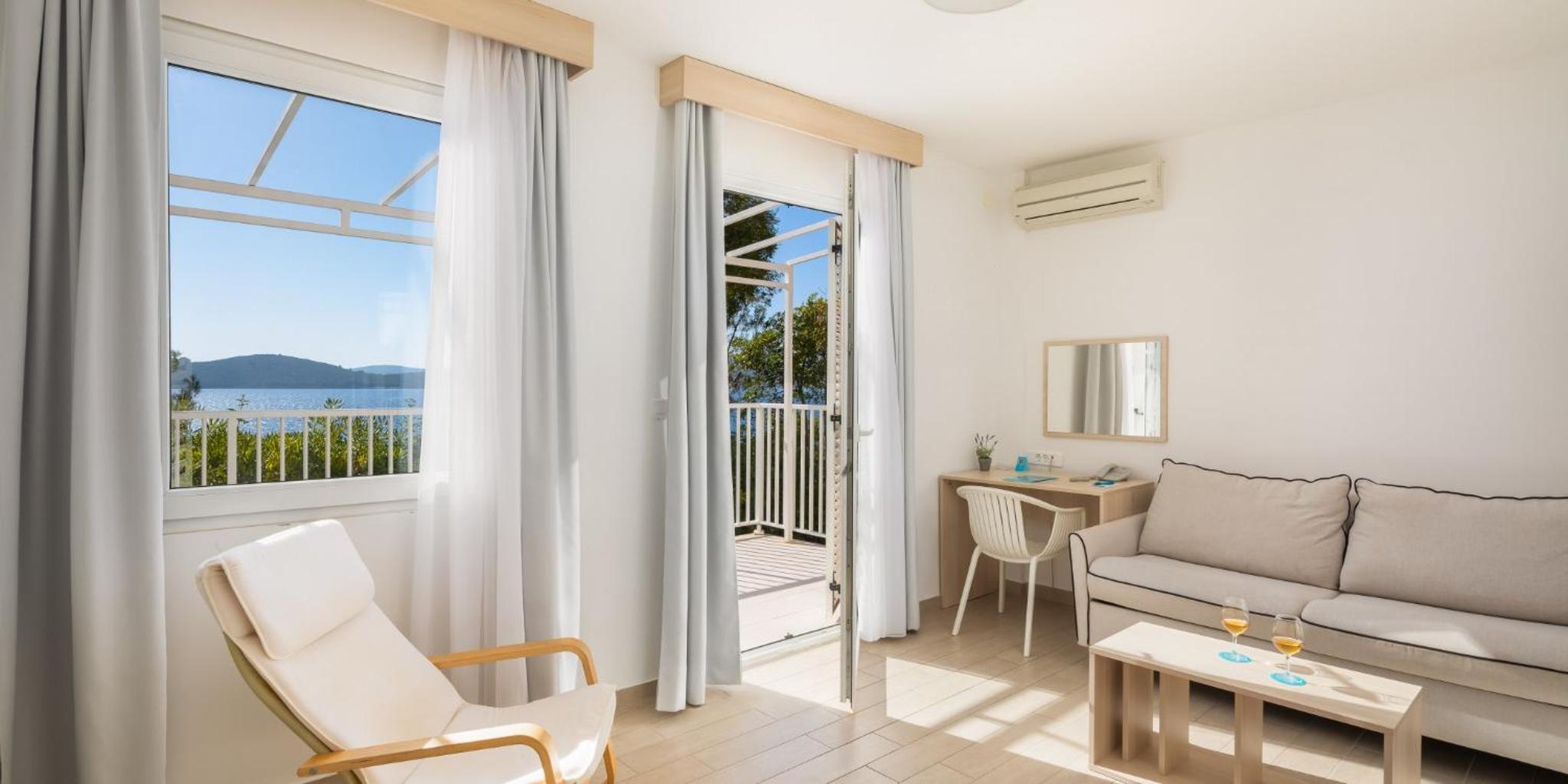 Suite with Seaside Balcony photo 1