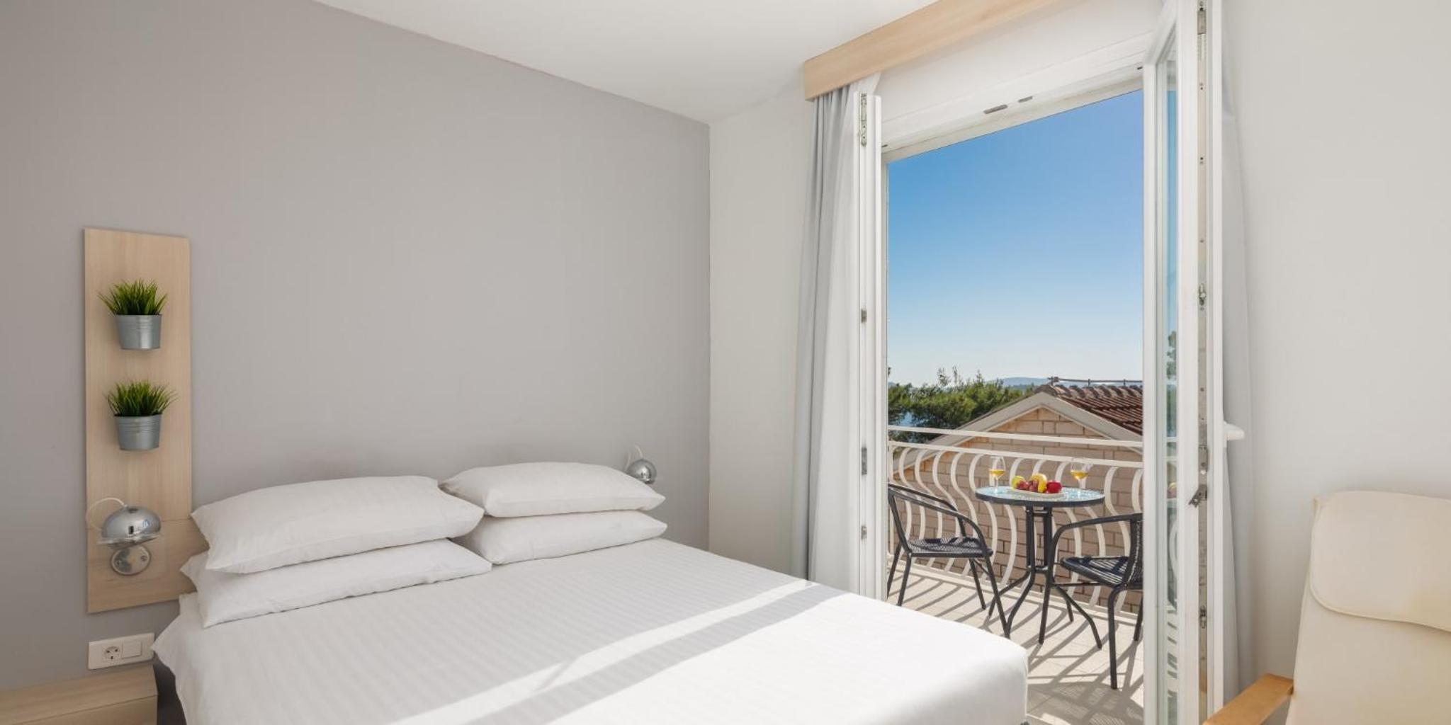 Family  Room with Seaside Balcony - Photo 5
