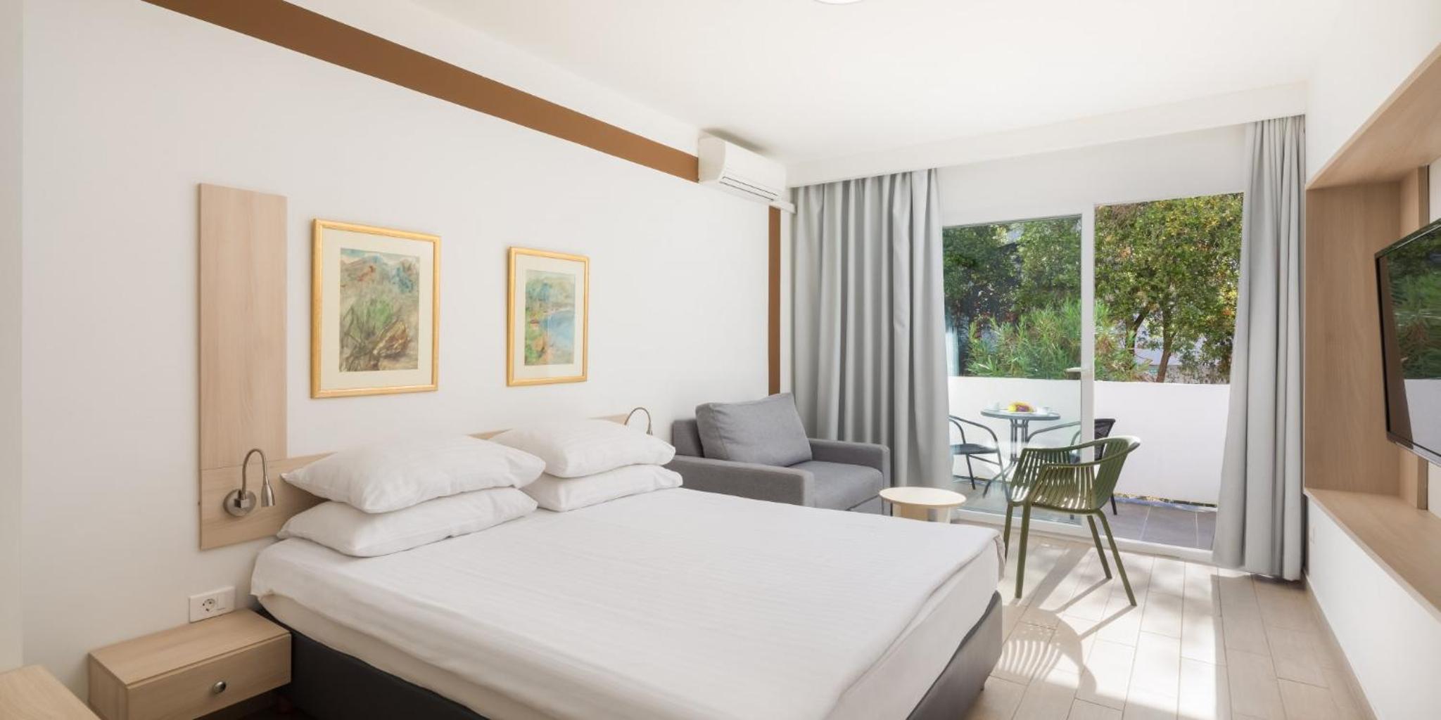 Superior Double Room with Balcony  - Photo 1