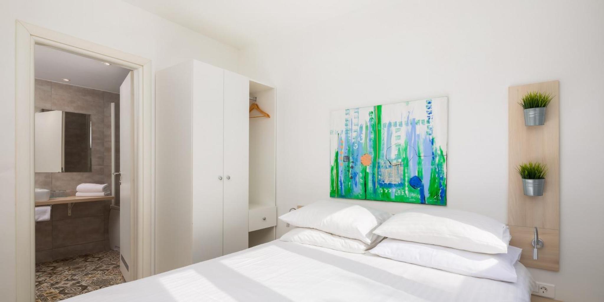 Superior Suite with Seaside Balcony - Photo 2