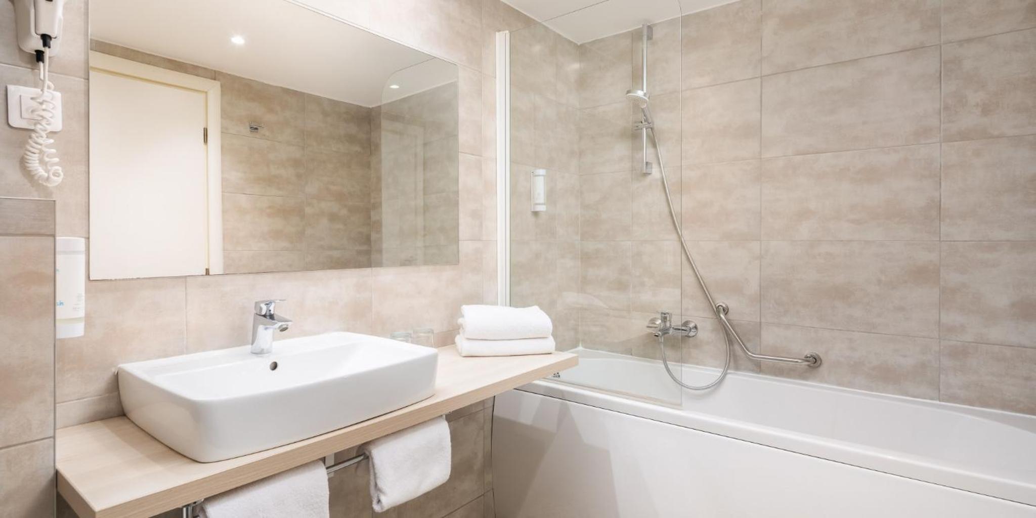Superior Suite with Seaside Balcony - Photo 6