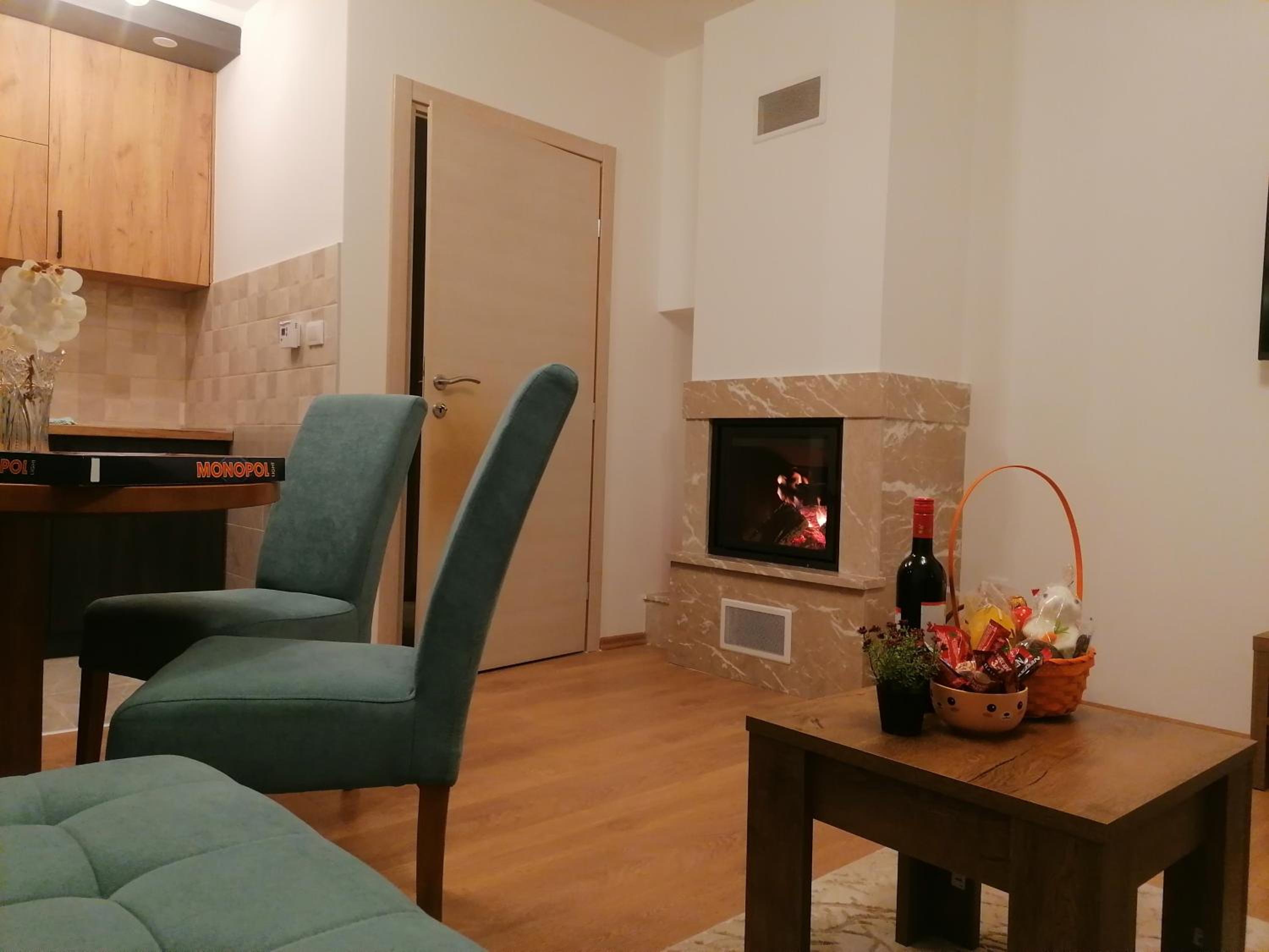 One-Bedroom Apartment photo 1