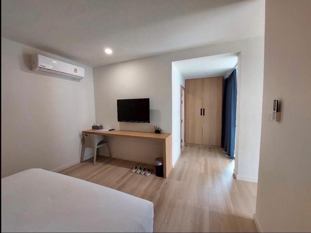 Superior King Room - Photo 5