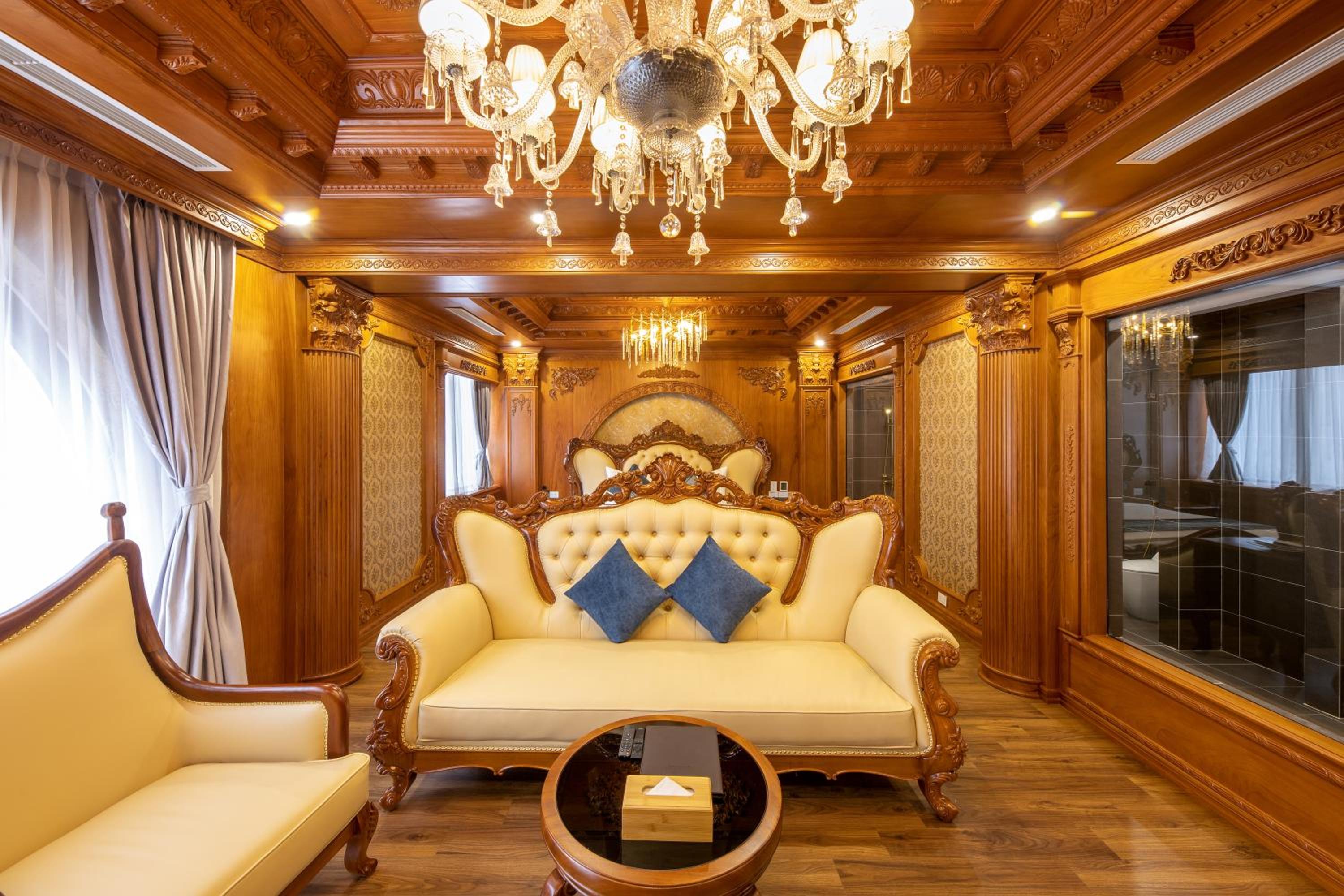 Executive Suite - Photo 6