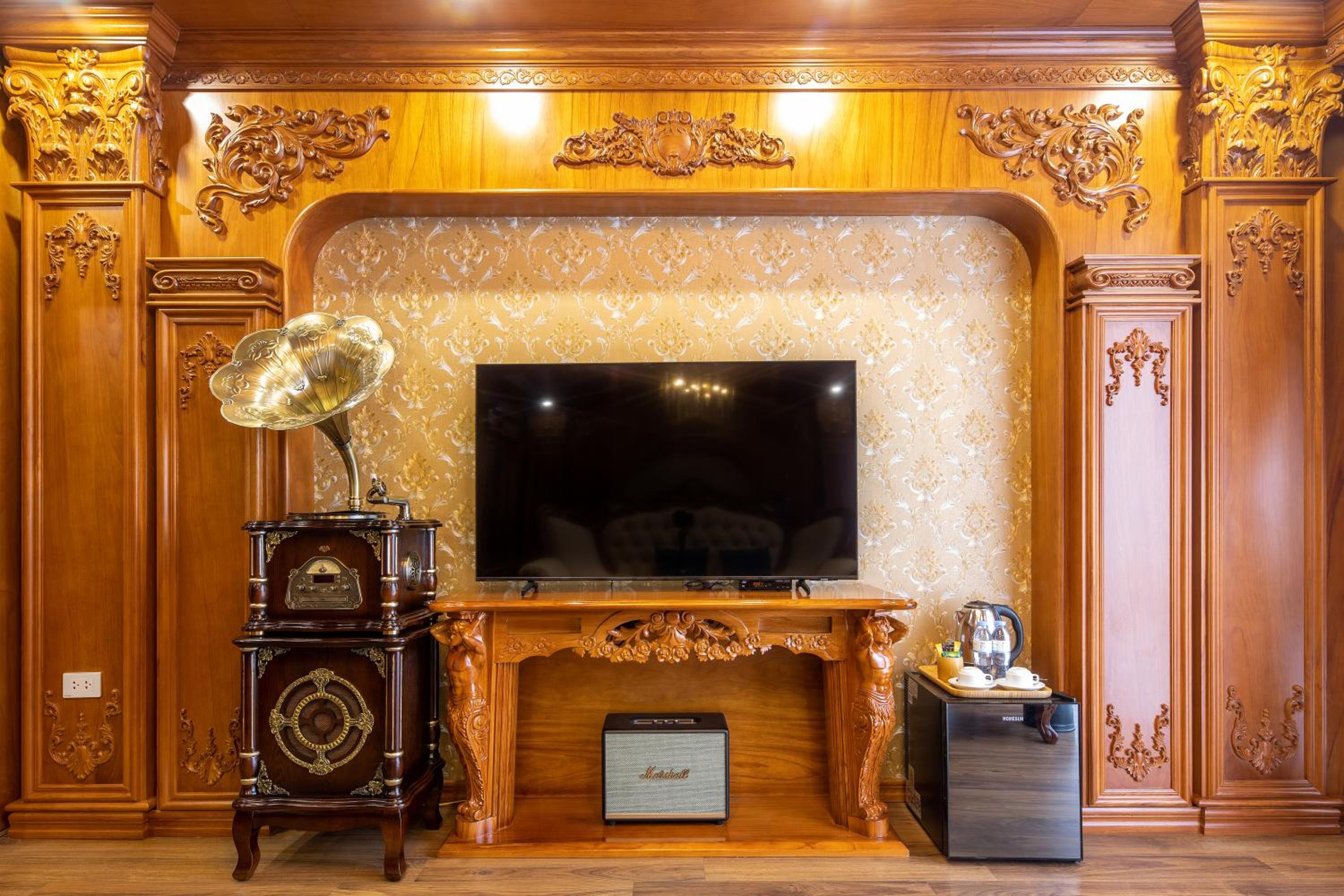 Executive Suite - Photo 7