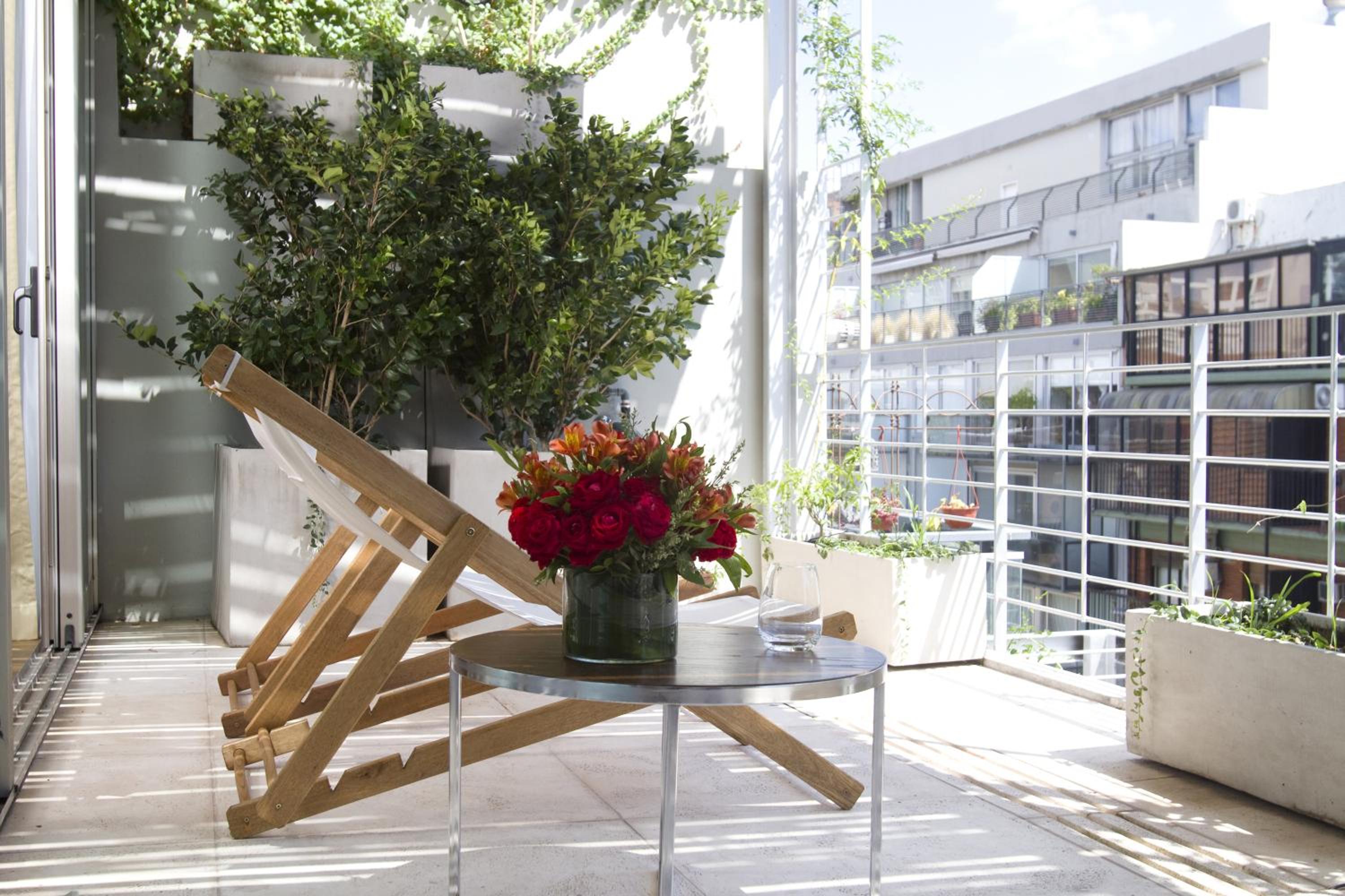 Deluxe One-Bedroom Suite - City View