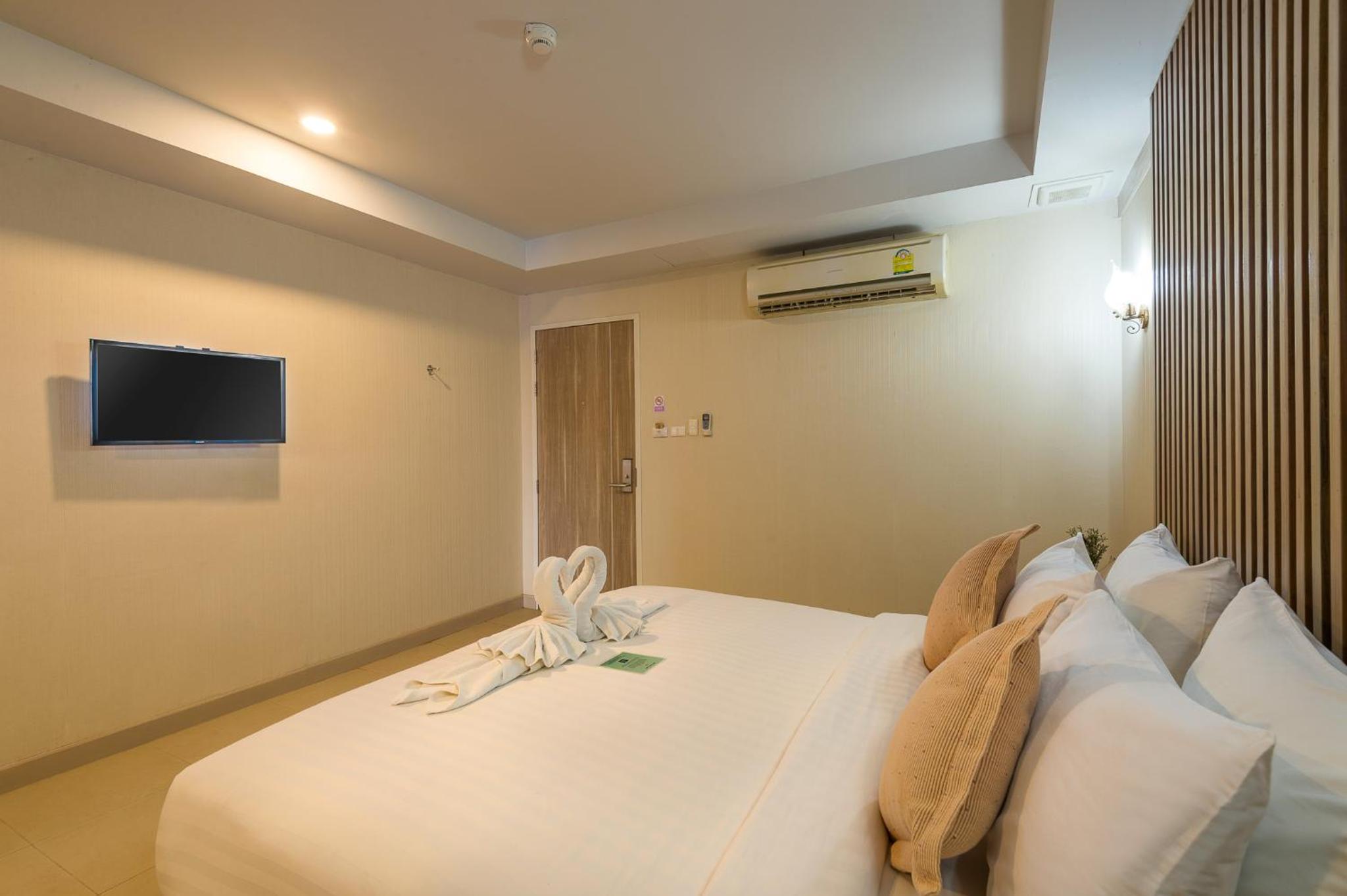 Deluxe Double or Twin Room with Pool Access - Photo 4