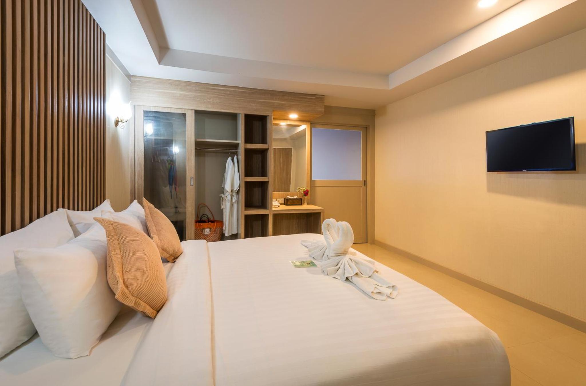 Deluxe Double or Twin Room with Pool Access - Photo 1