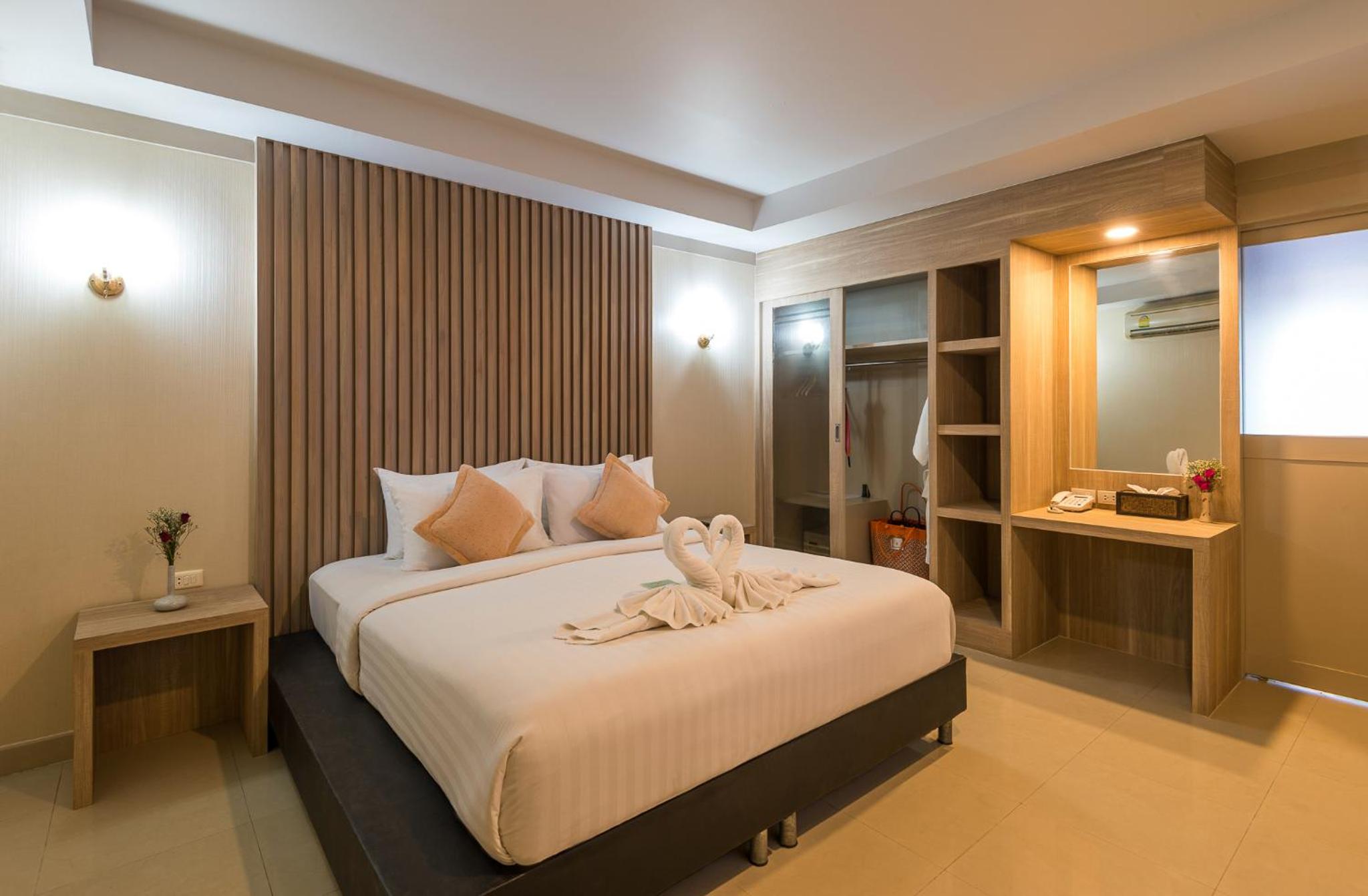 Deluxe Double or Twin Room with Pool Access - Photo 2