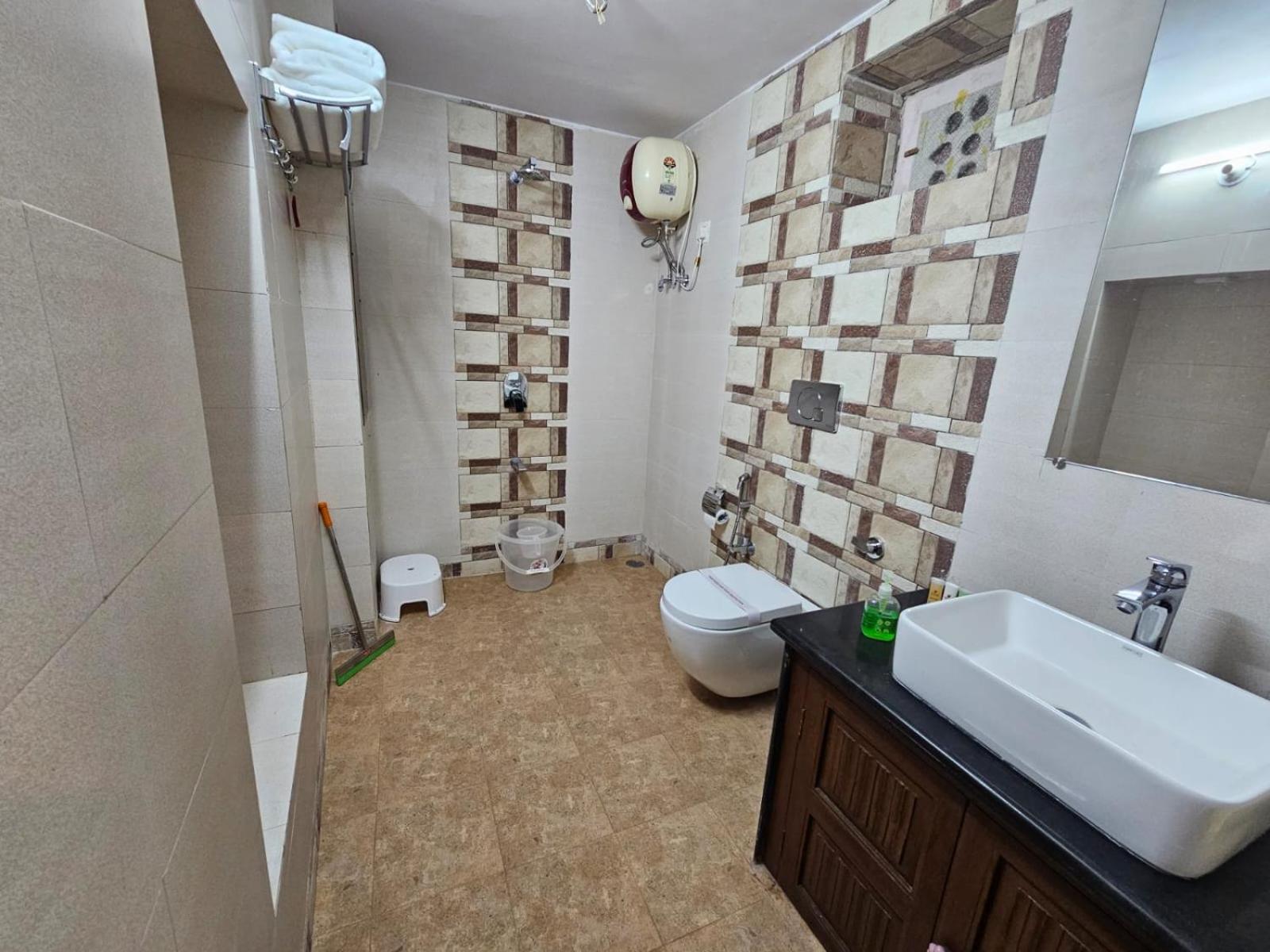 Deluxe Double or Twin Room with Balcony - Photo 7
