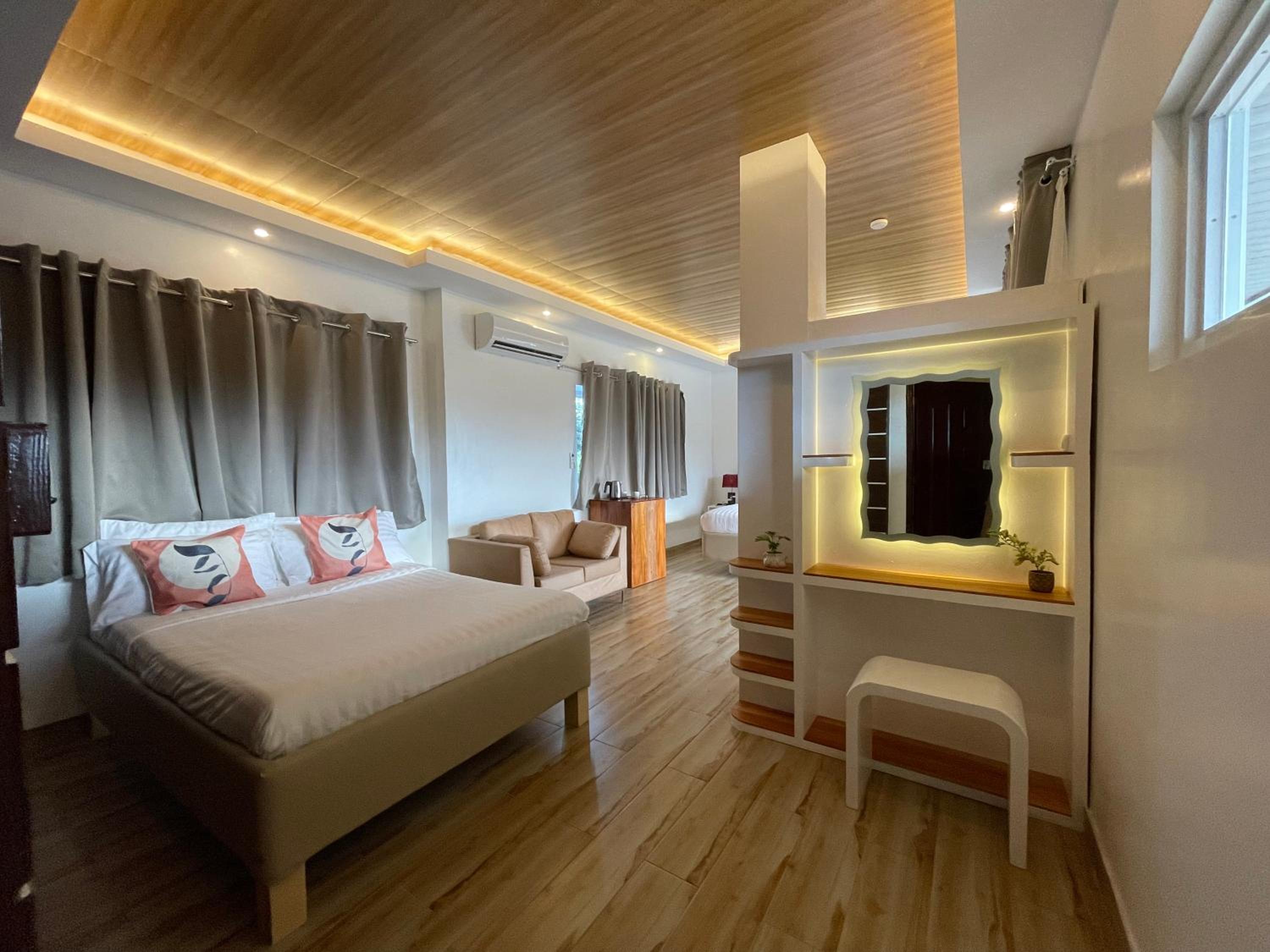 Suite with Spa Bath photo 1