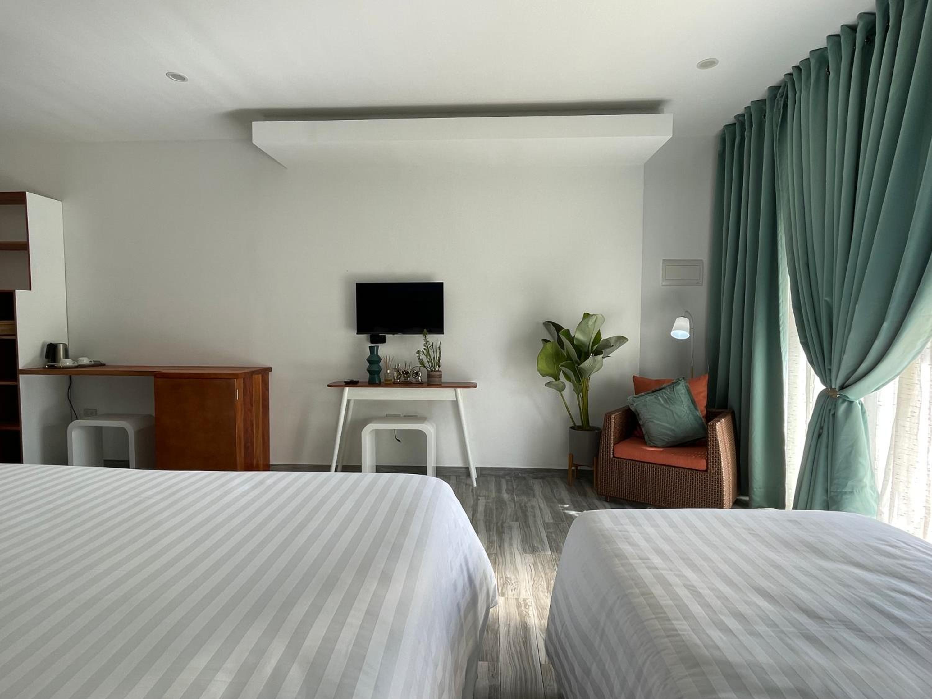 King Room with Pool View photo 2