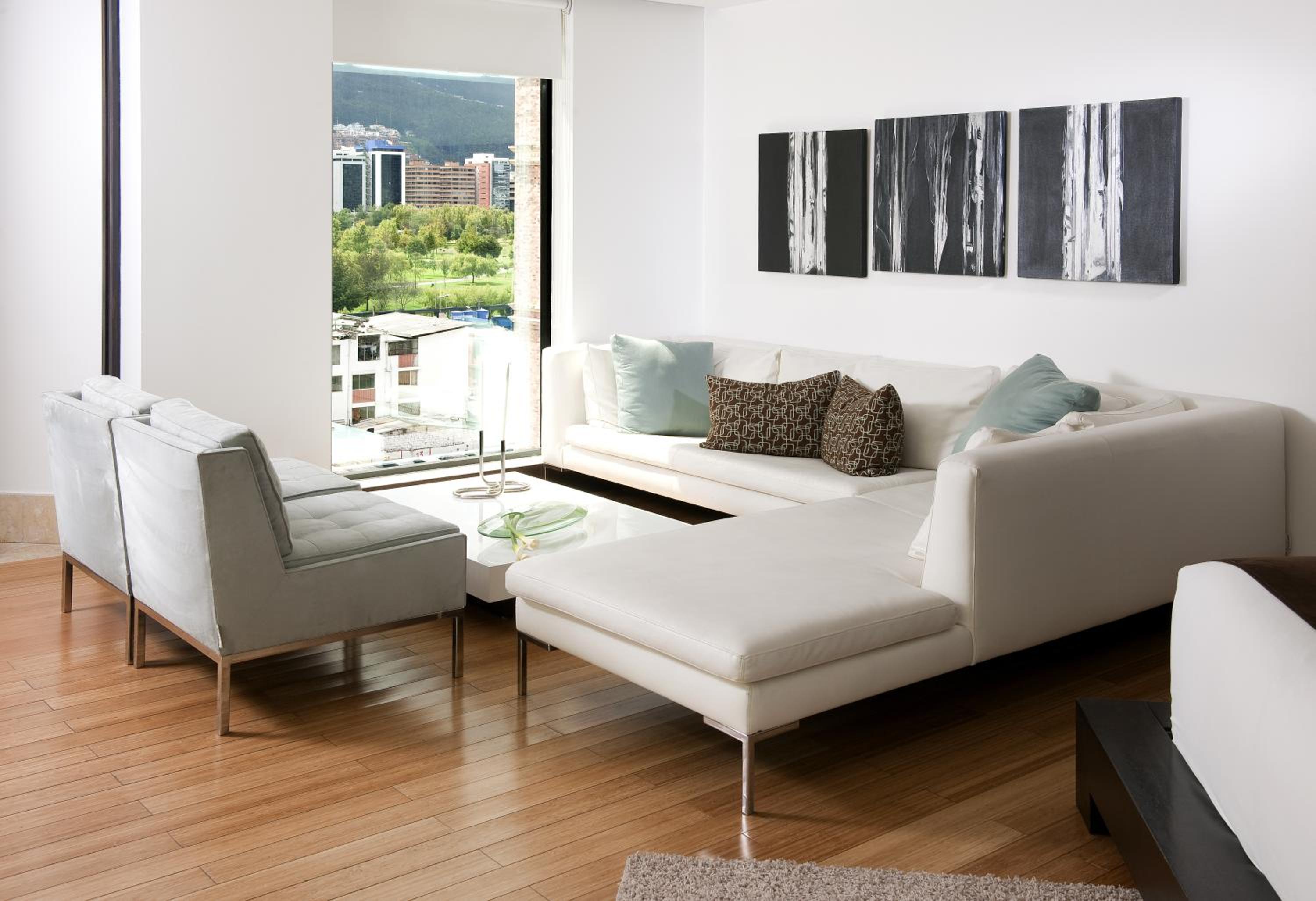 Executive Suite - Photo 2
