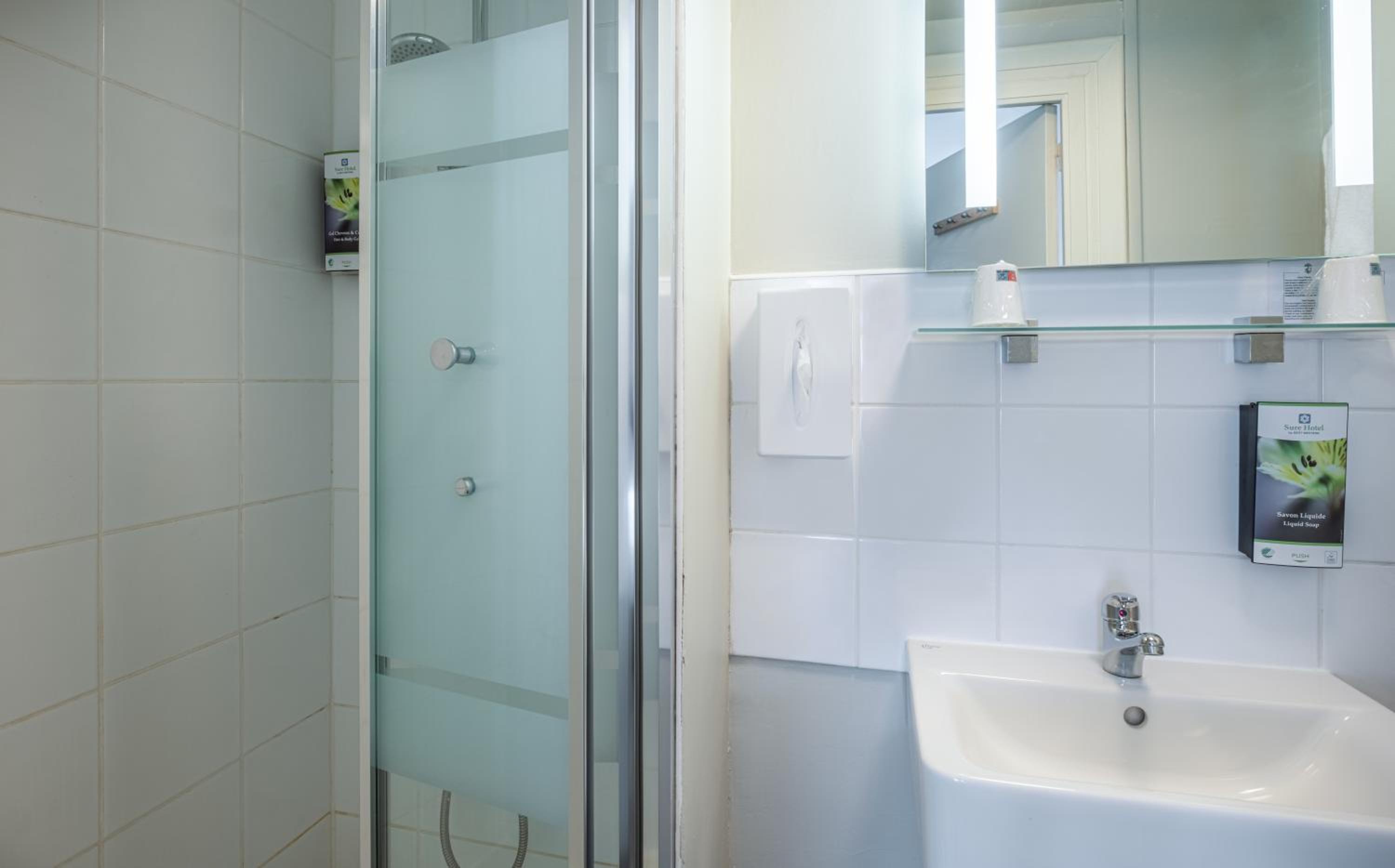 Standard Double Room - Photo 4