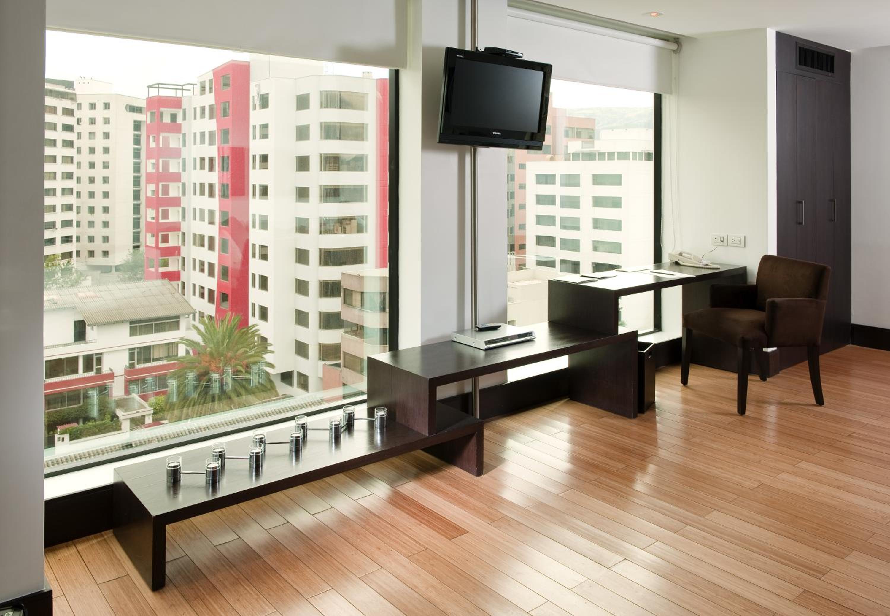 Executive Suite - Photo 3