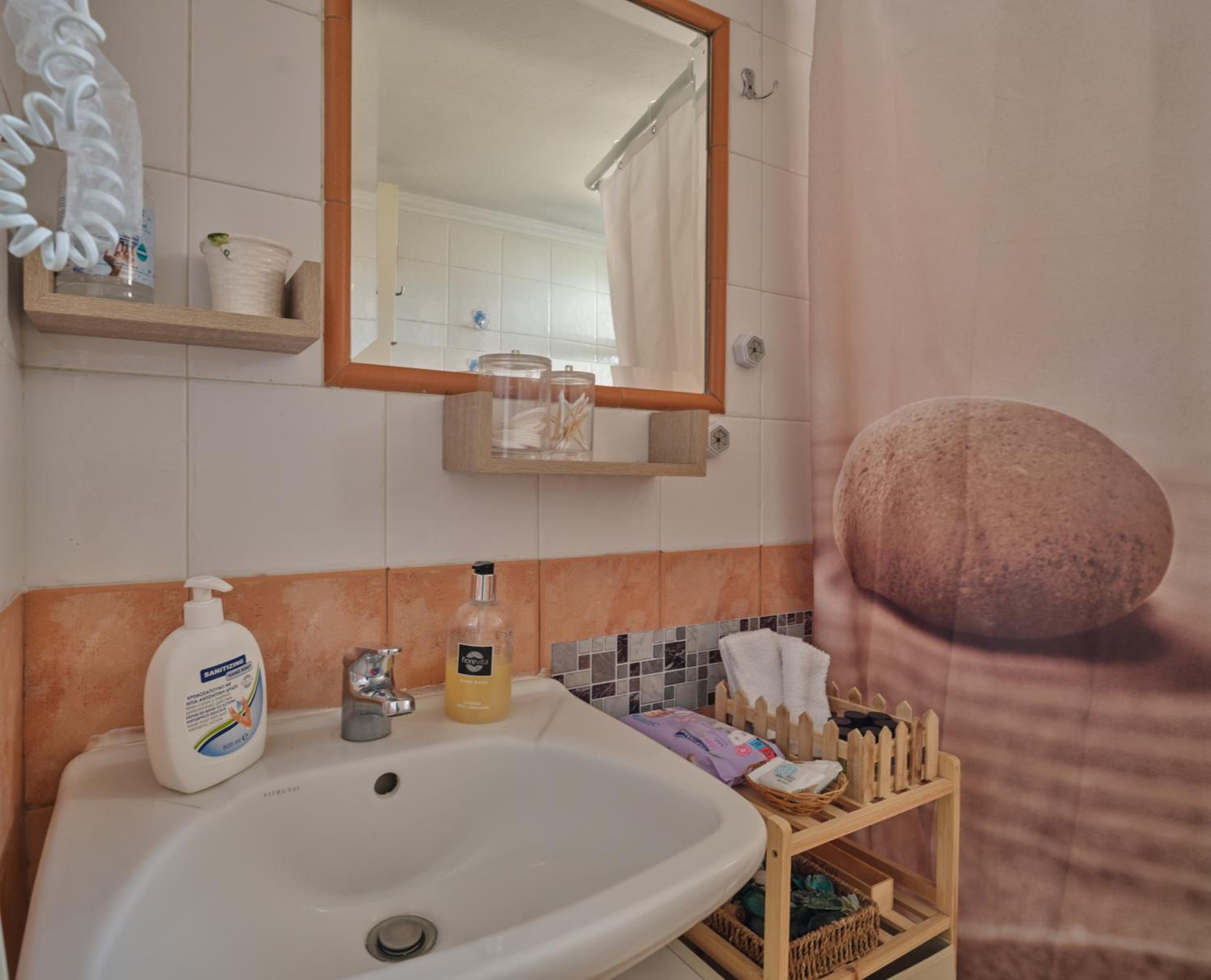 Studio Apartment - Photo 19