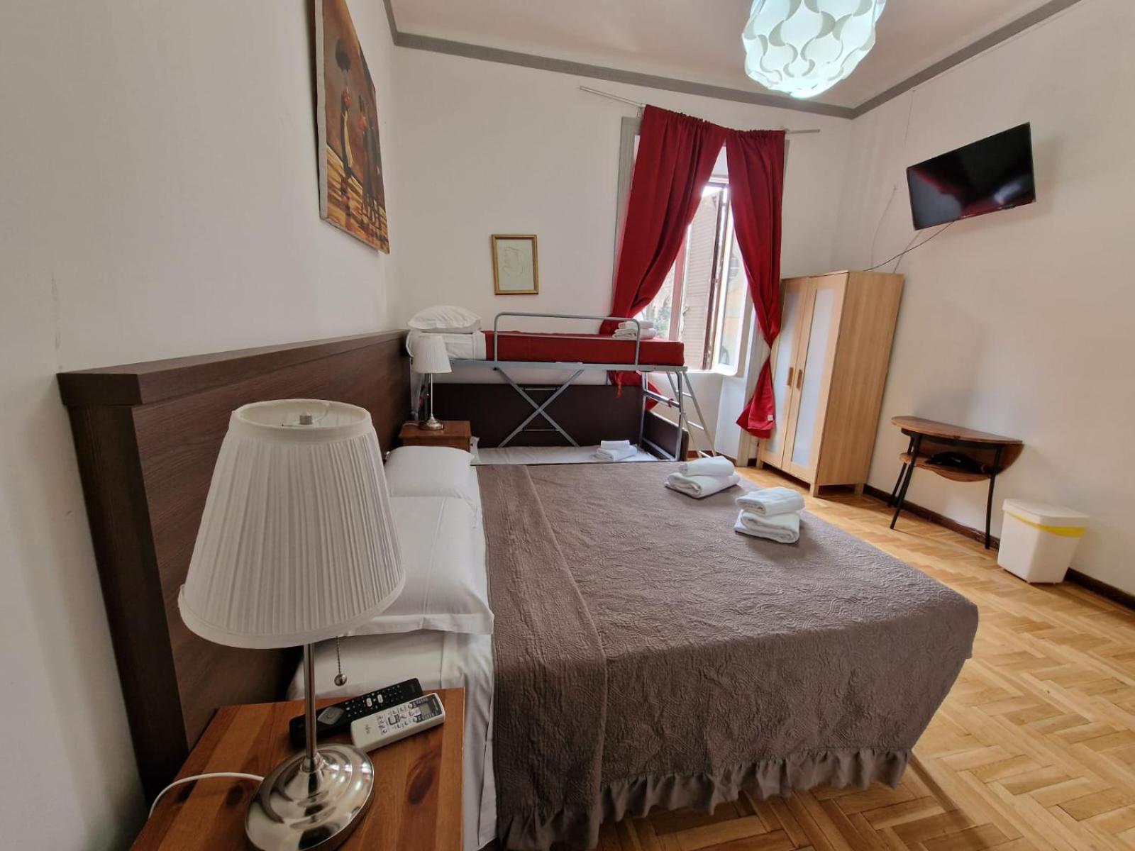 Quadruple Room With Private External Bathroom photo 3