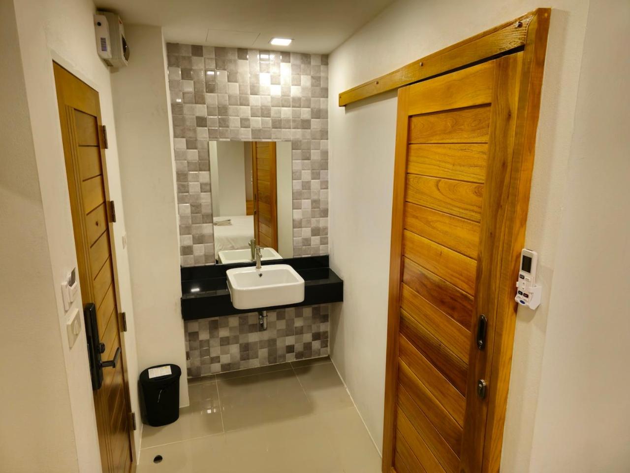 Superior Queen Room - Building 2 photo 3