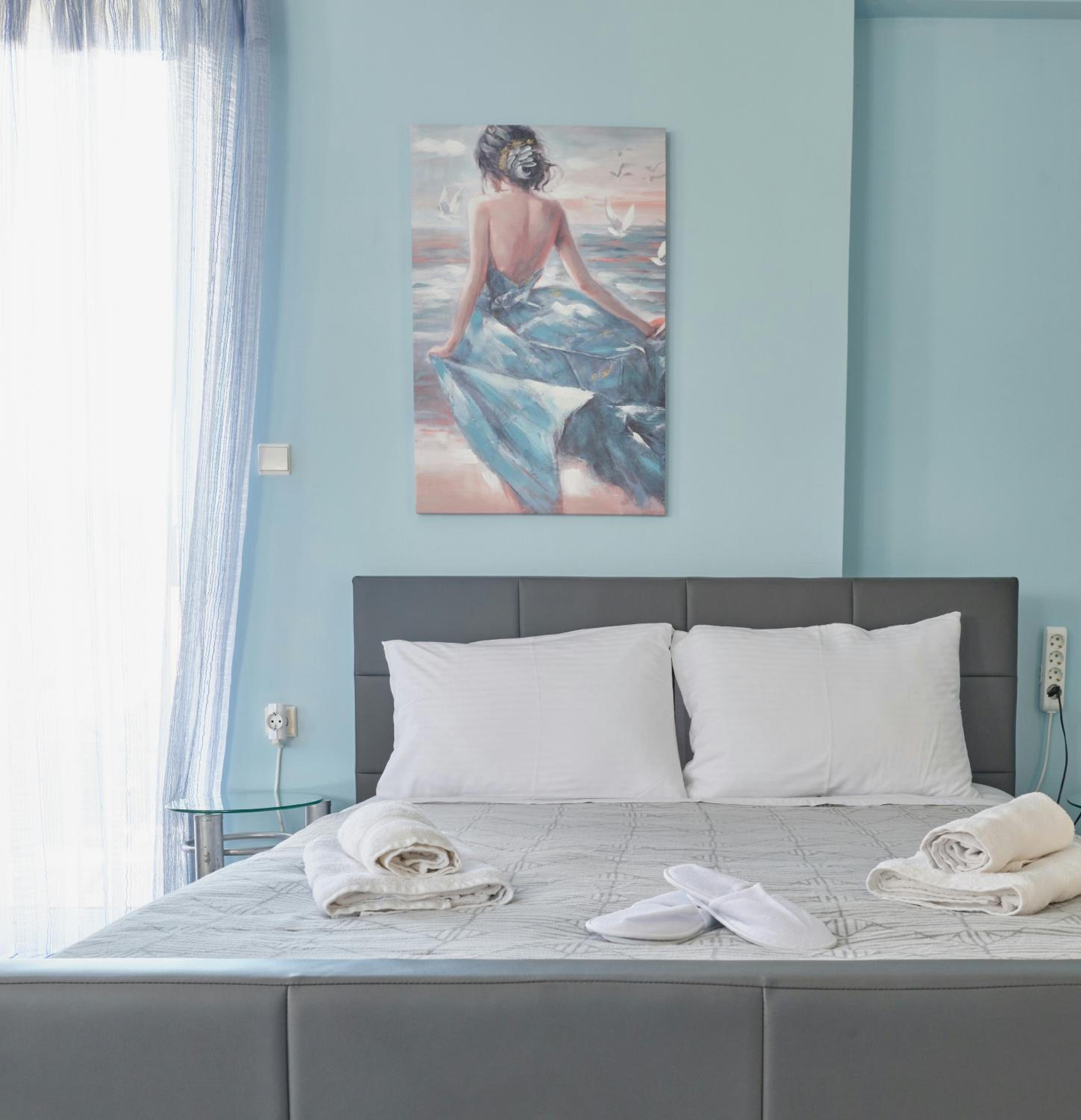 Studio Apartment - Photo 1
