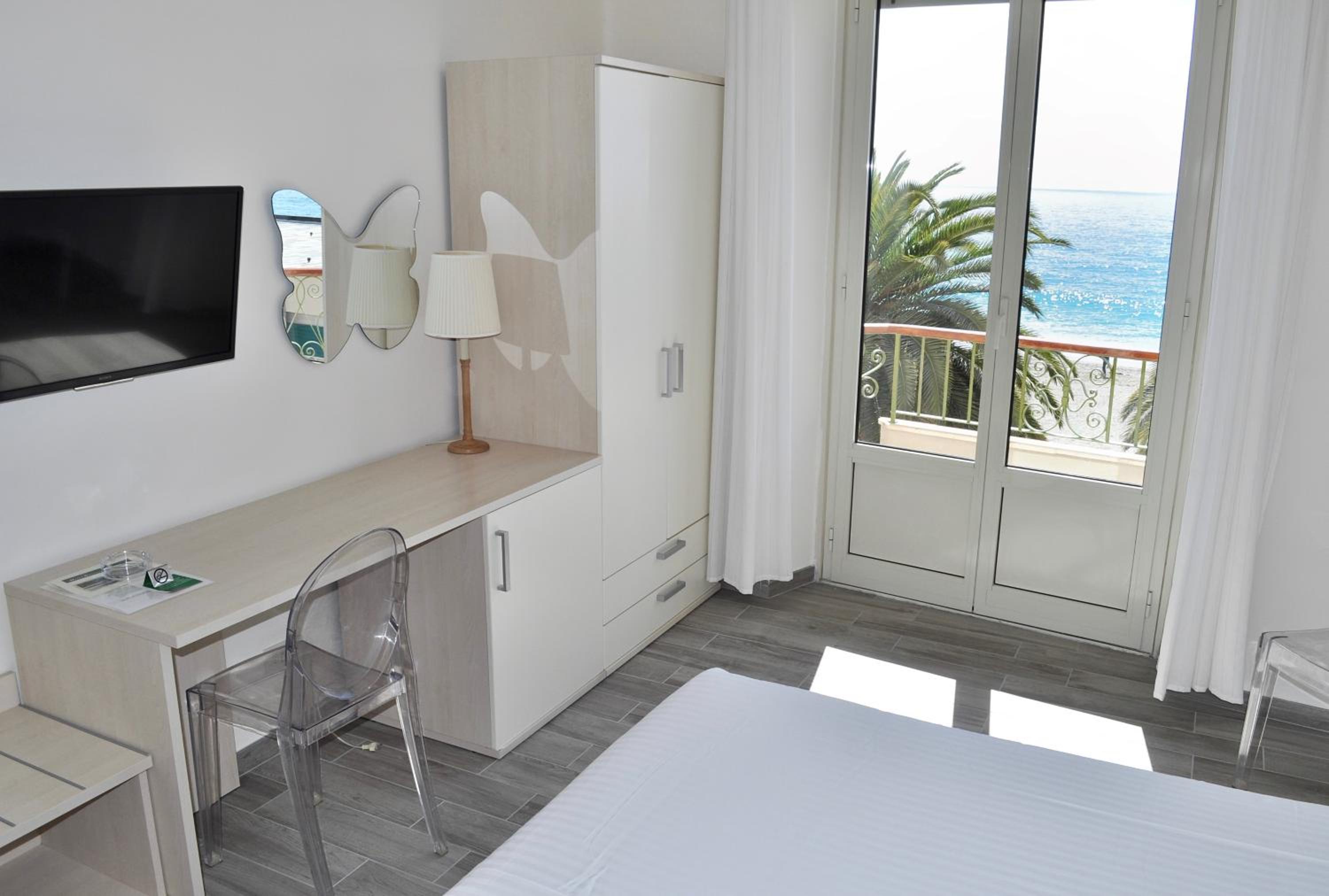 Double or Twin Room with Balcony and Sea View