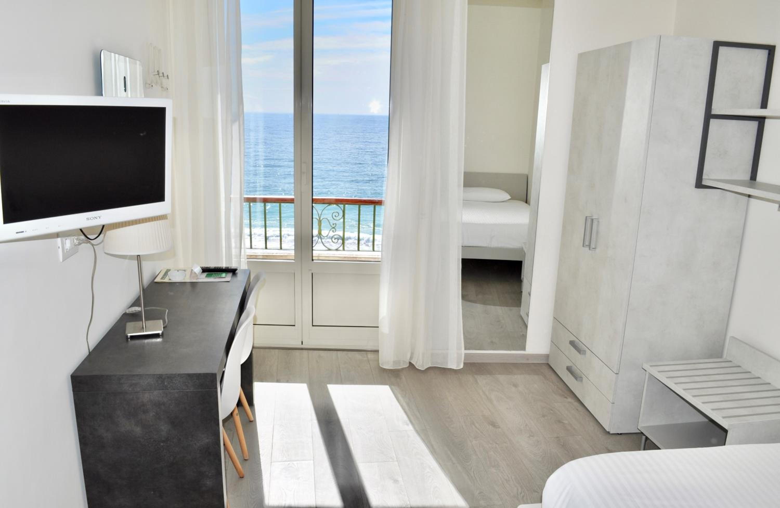 Single Room with Balcony and Sea View
