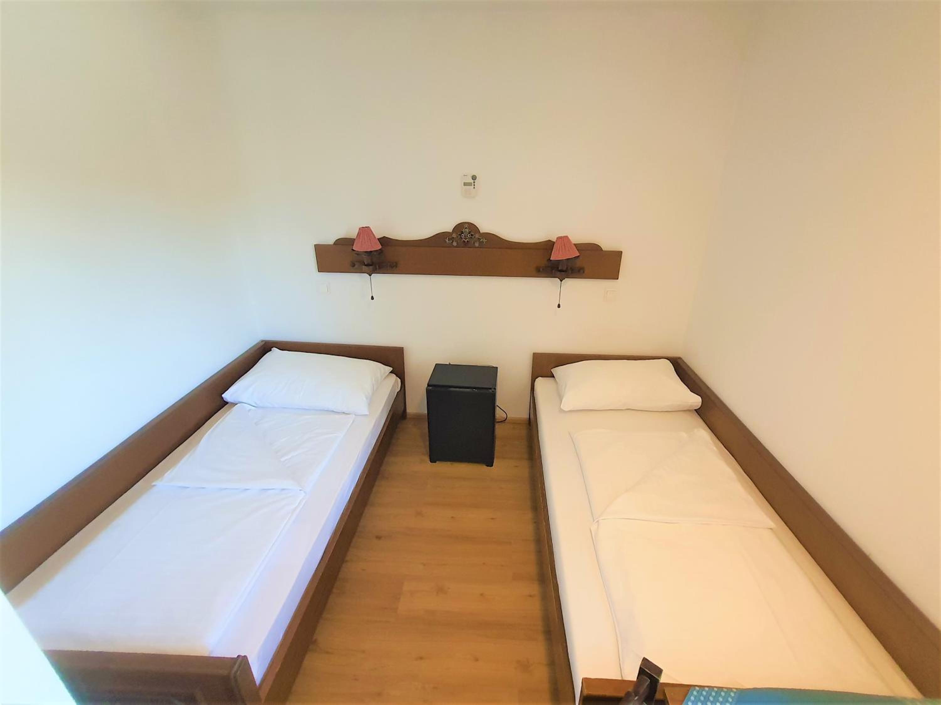 Budget Twin Room photo 3