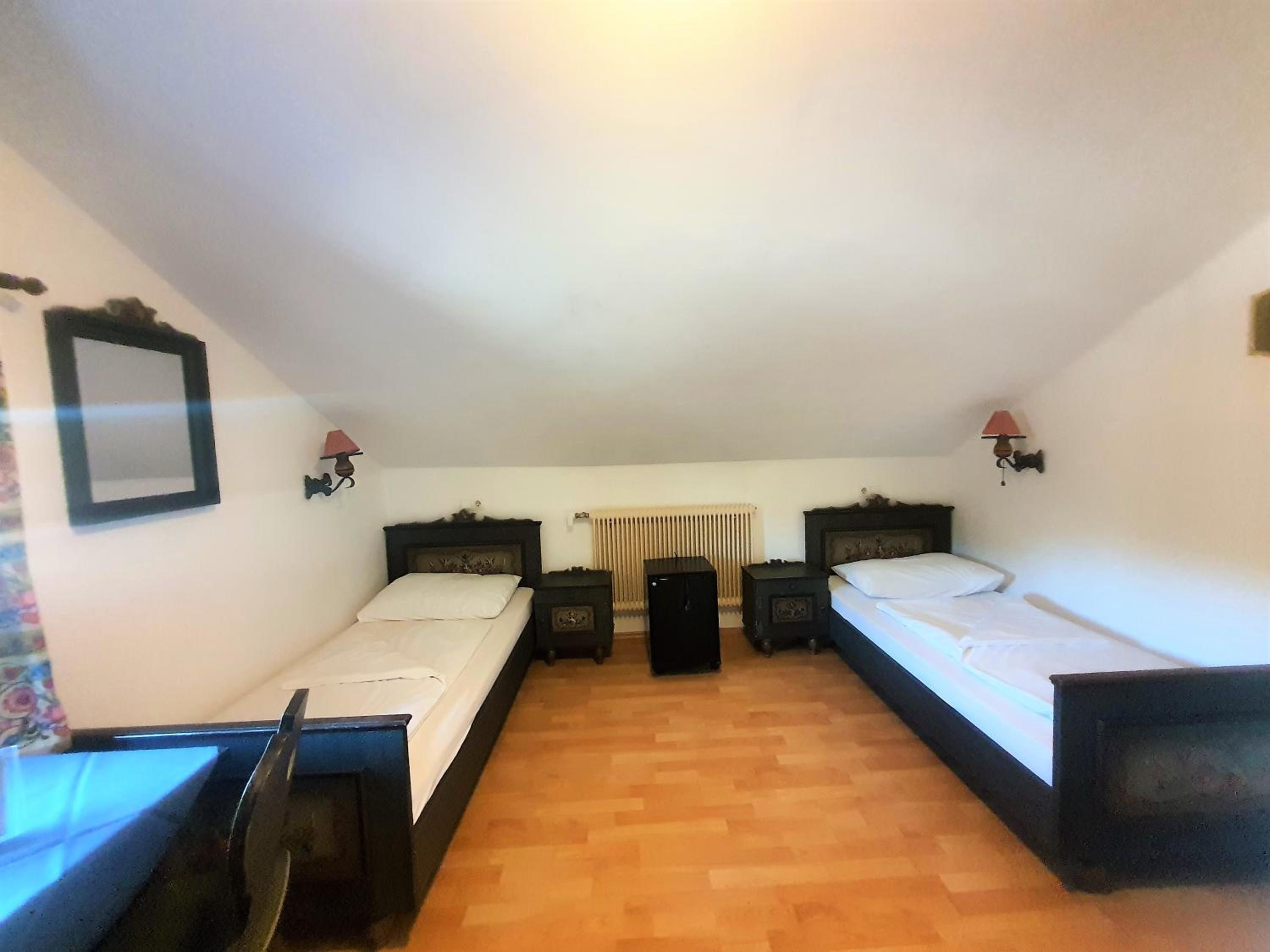 Budget Twin Room photo 2