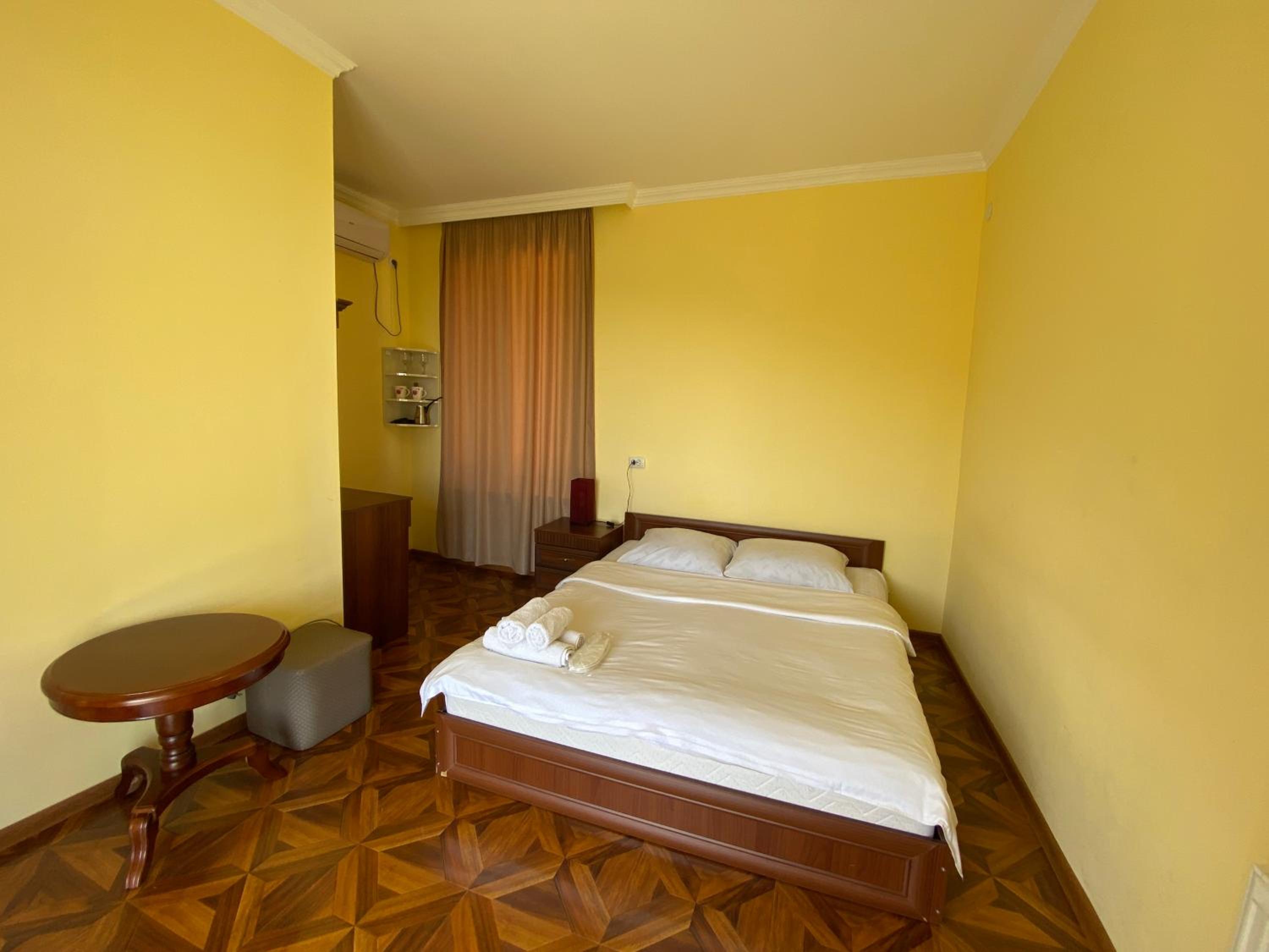 Double Room with Balcony - Photo 15