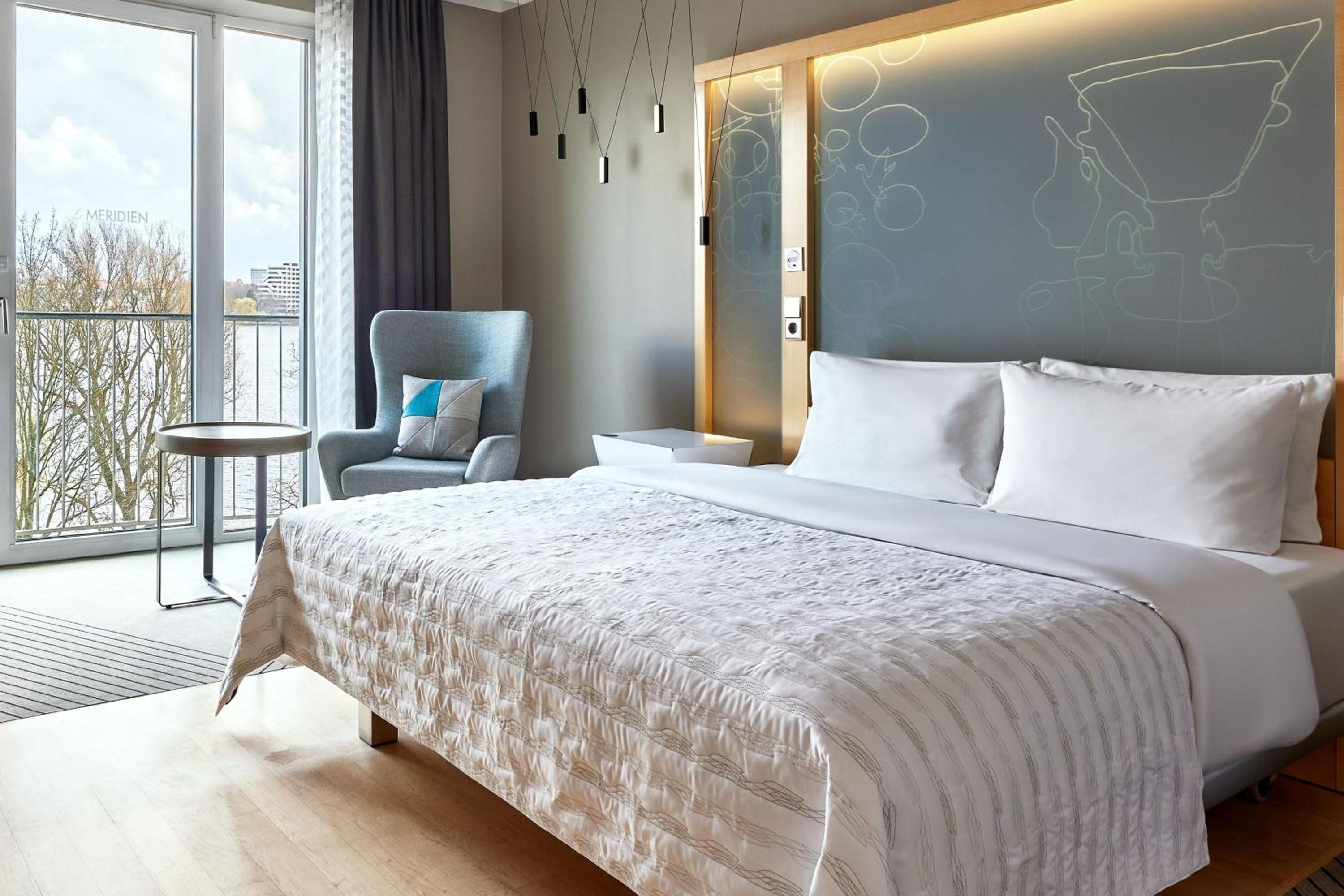 Deluxe Room, partial Alster view