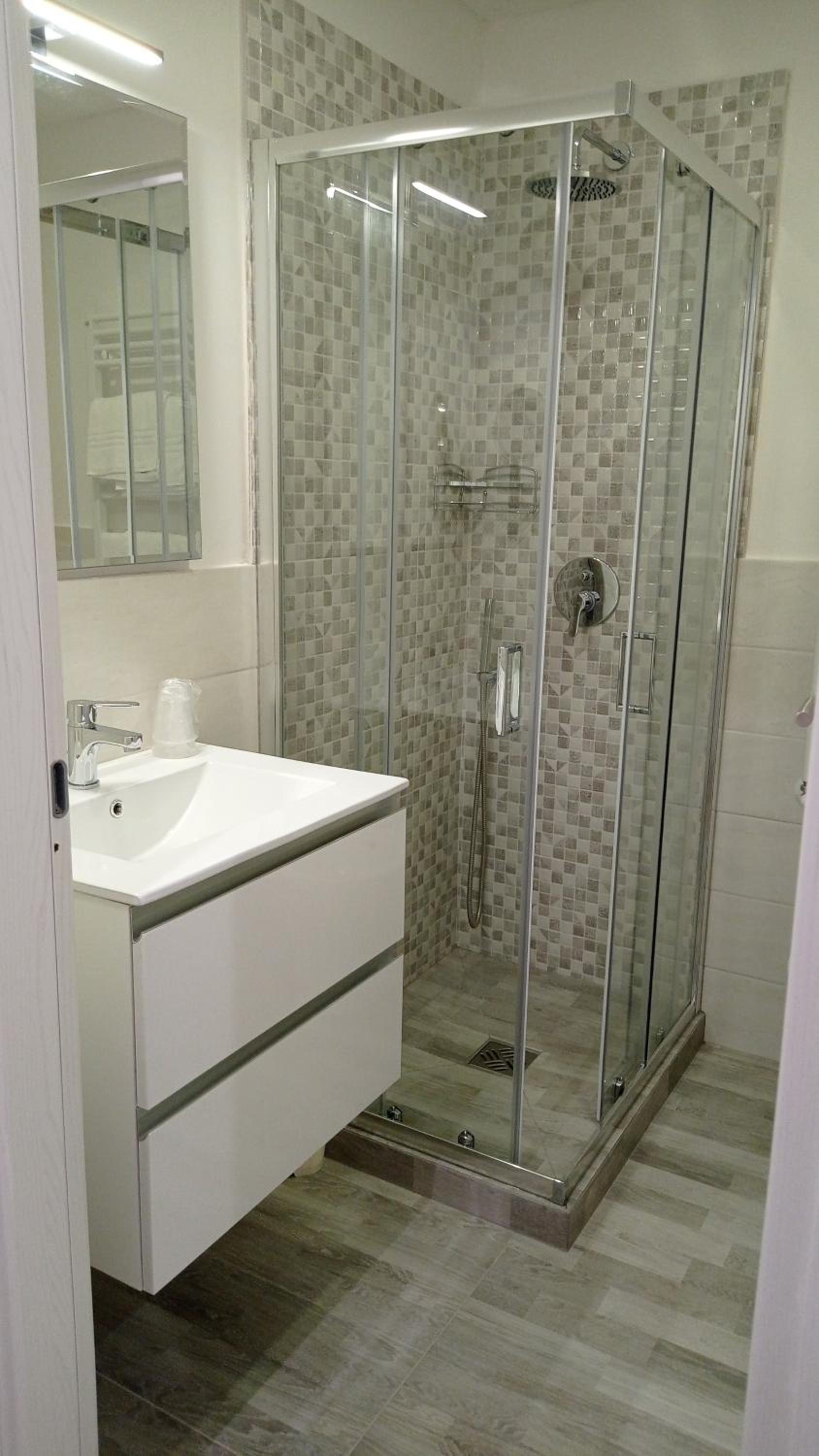 One-Bedroom Suite - Photo 3