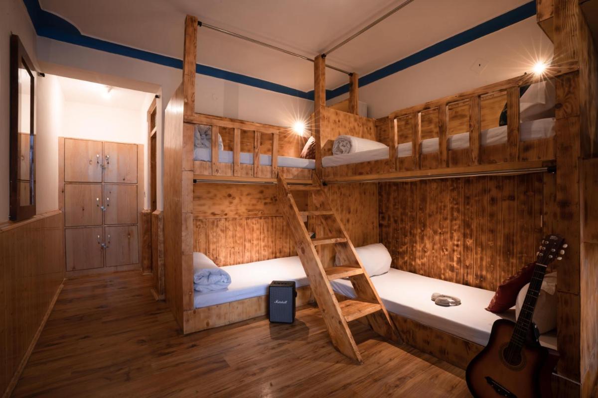 Bed in 6-Bed Mixed Dormitory Room photo 3