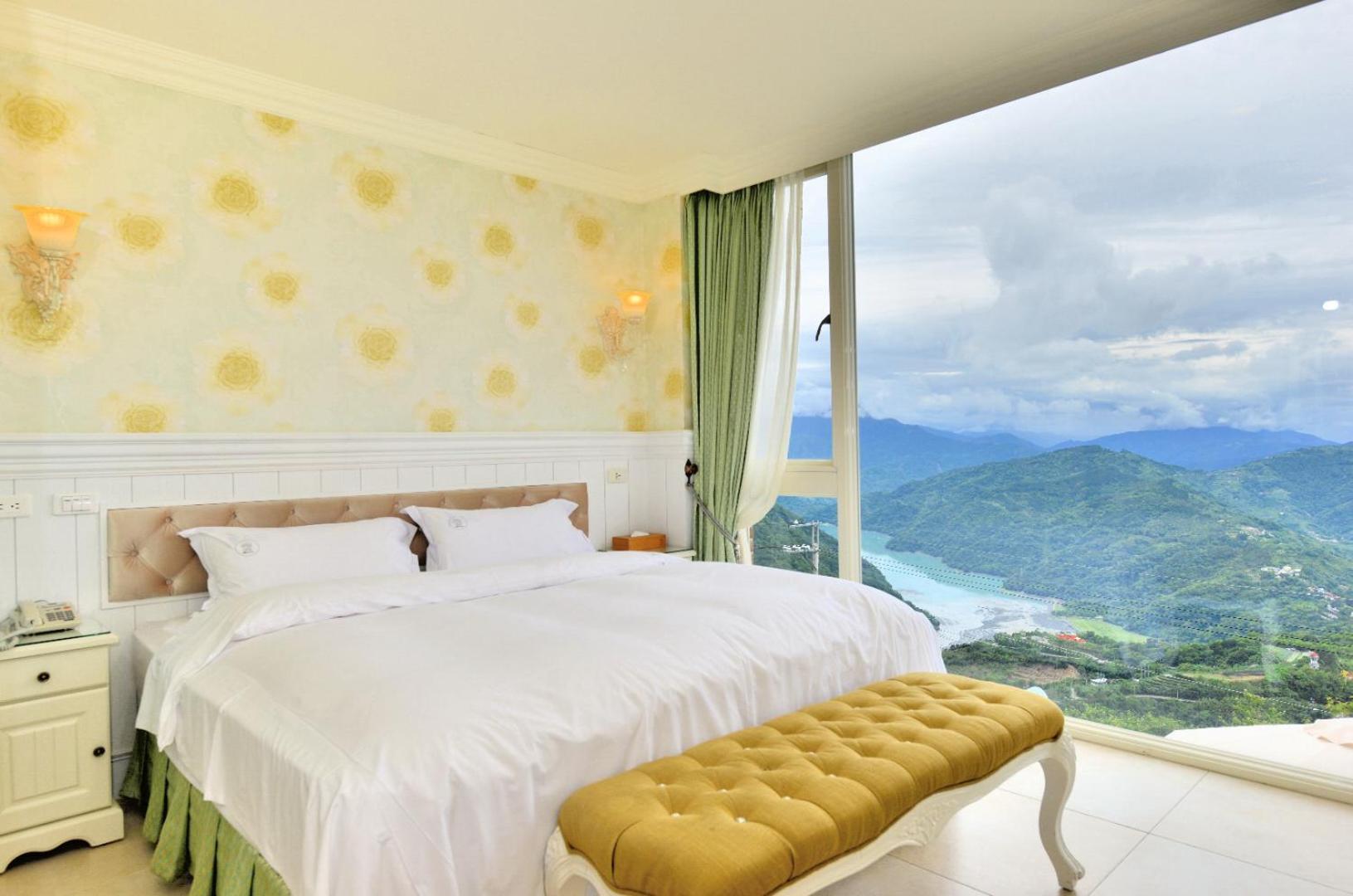 Double Room with Lake View photo 2