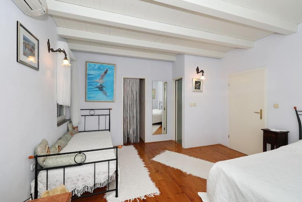 Villa photo 1