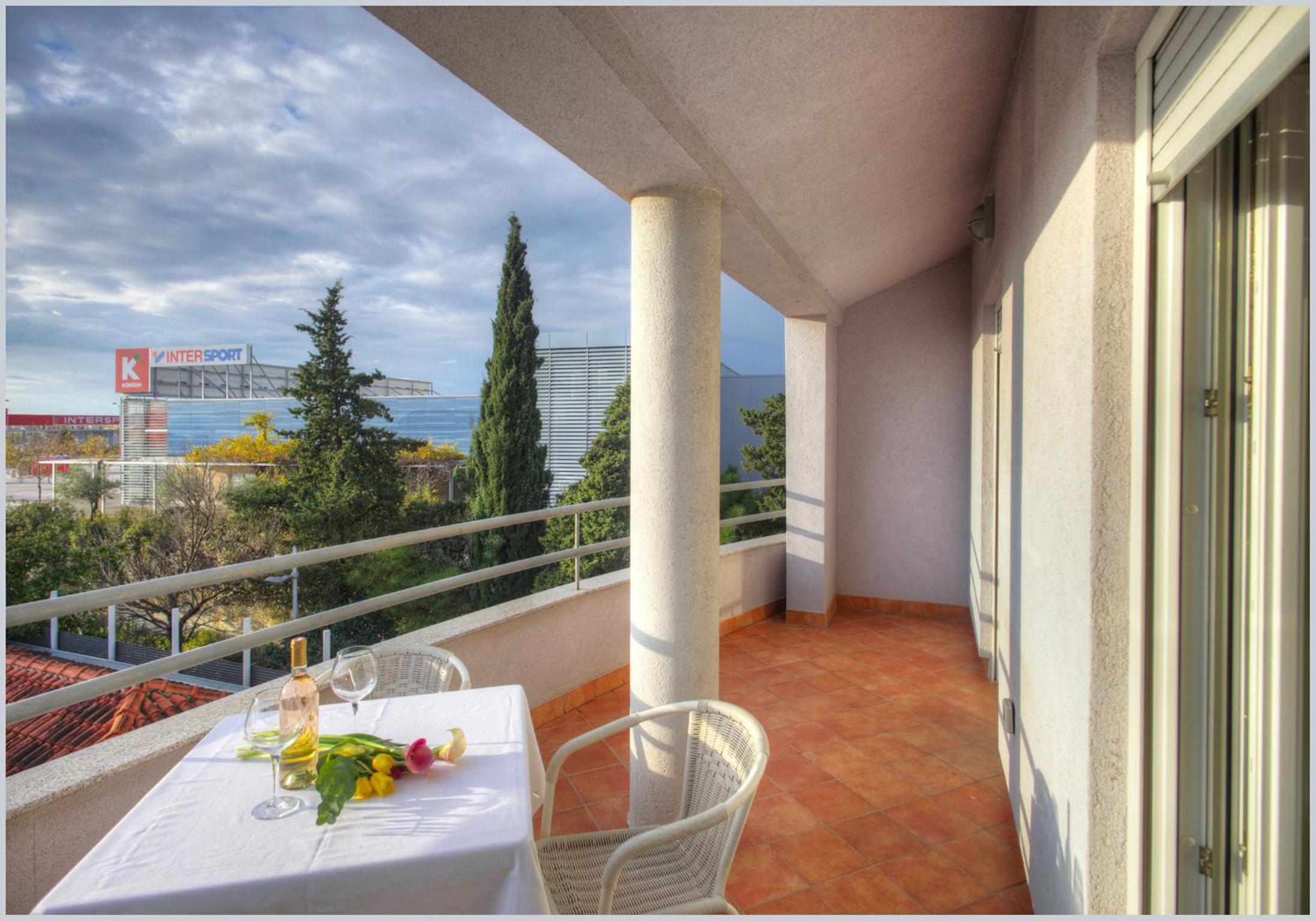 Family Room with Balcony photo 2