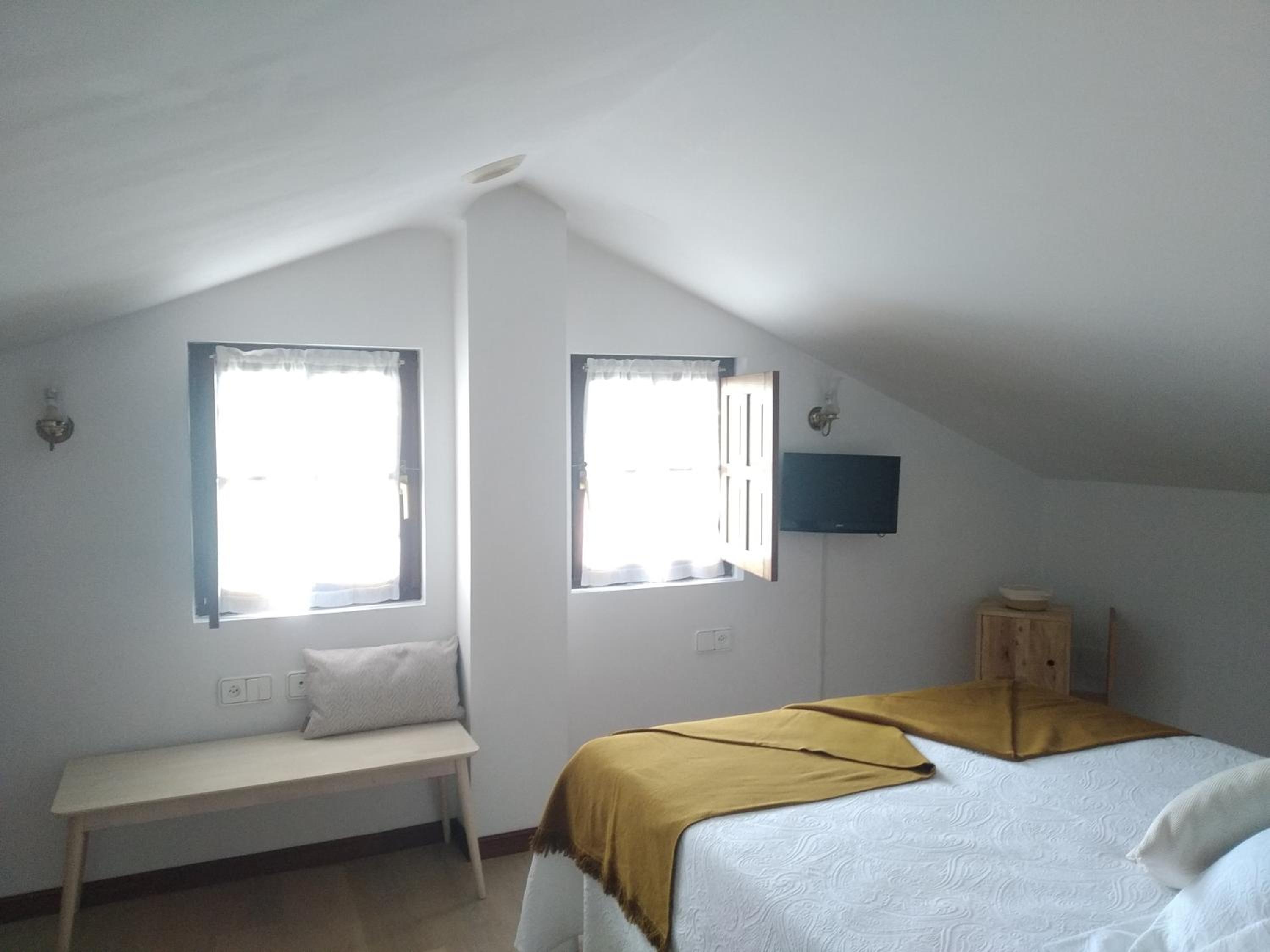 Budget Double Room photo 3