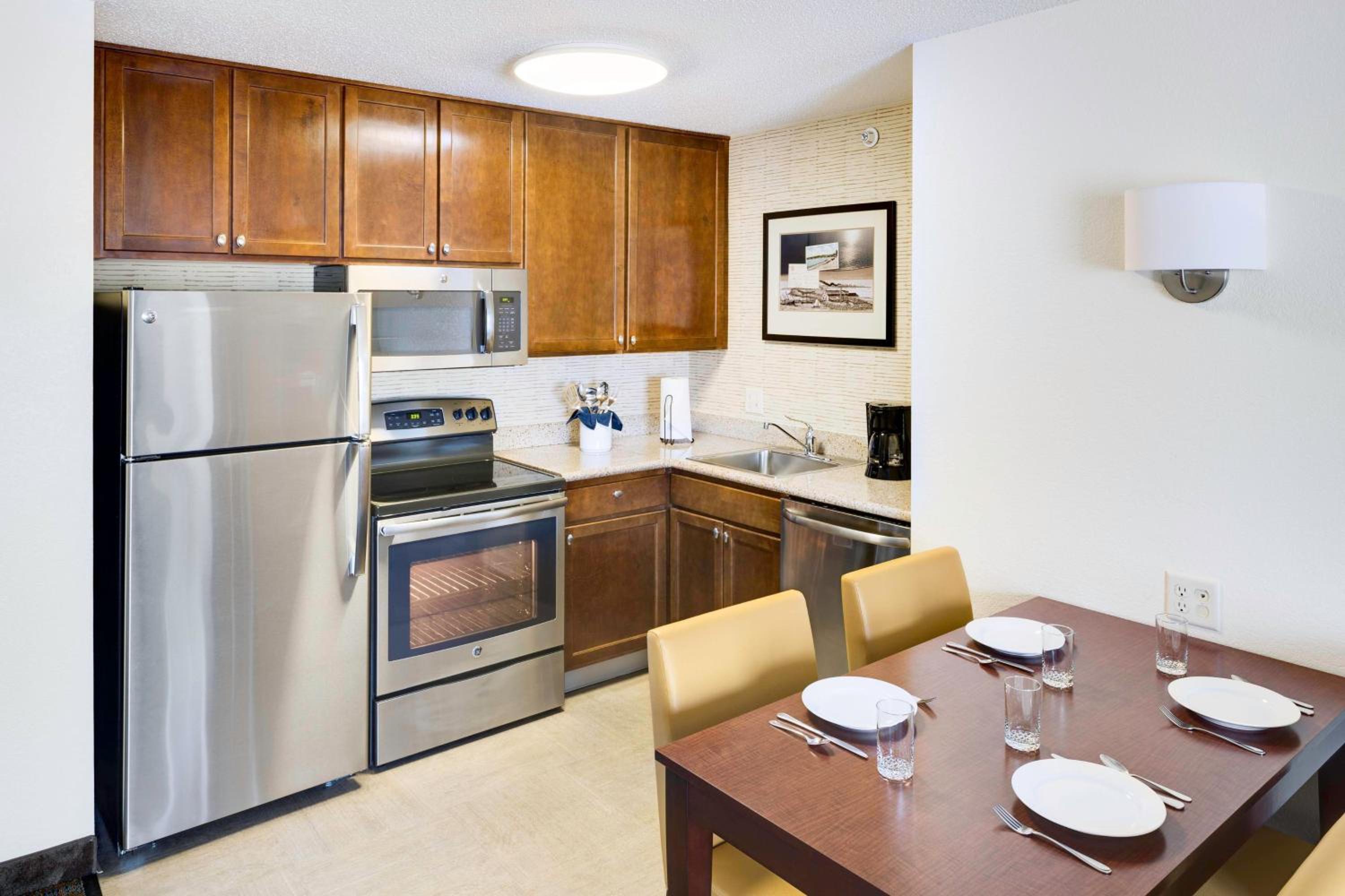 One-Bedroom King Suite - Photo 5