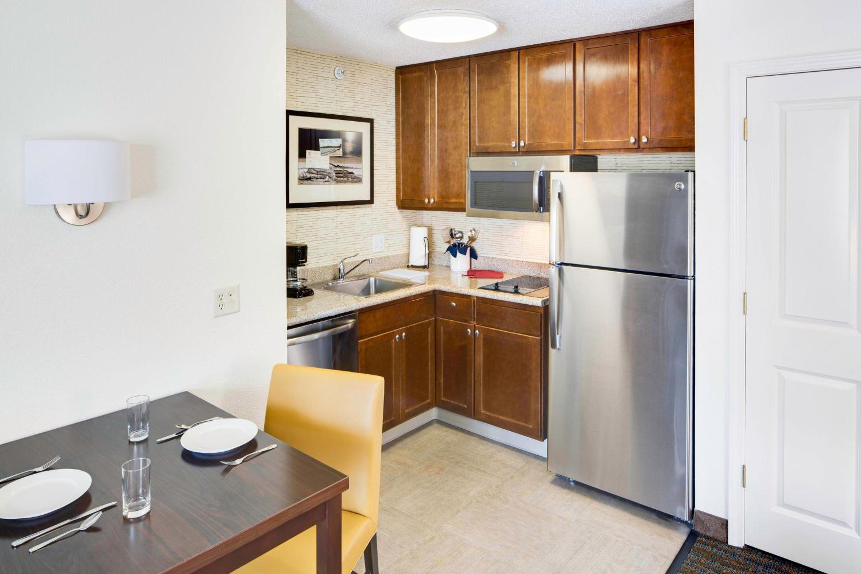 One-Bedroom King Suite - Photo 4